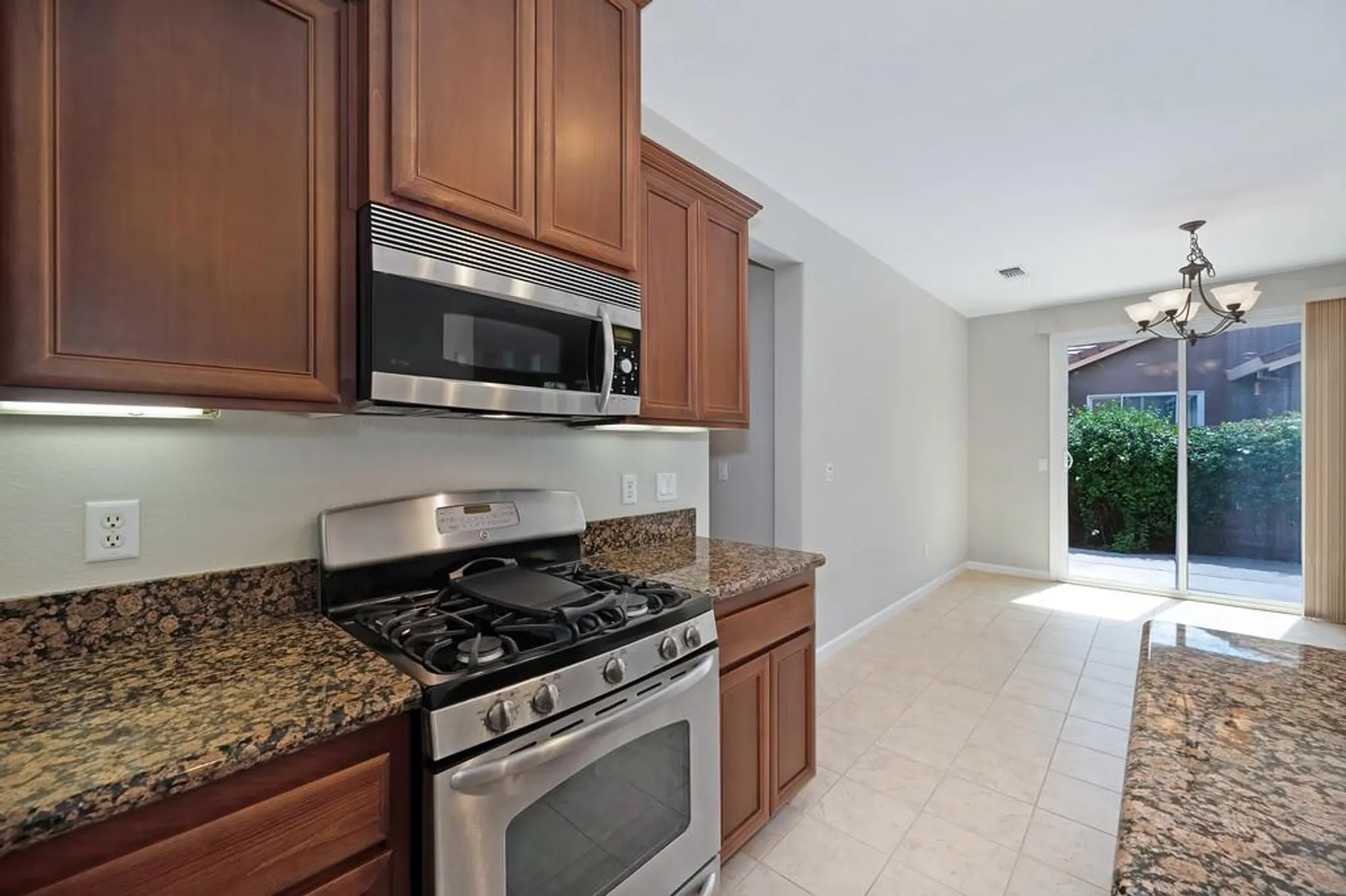 Property Slideshow image 32 of 92 | 4301 hovnanian dr, Sacramento, CA, 95834