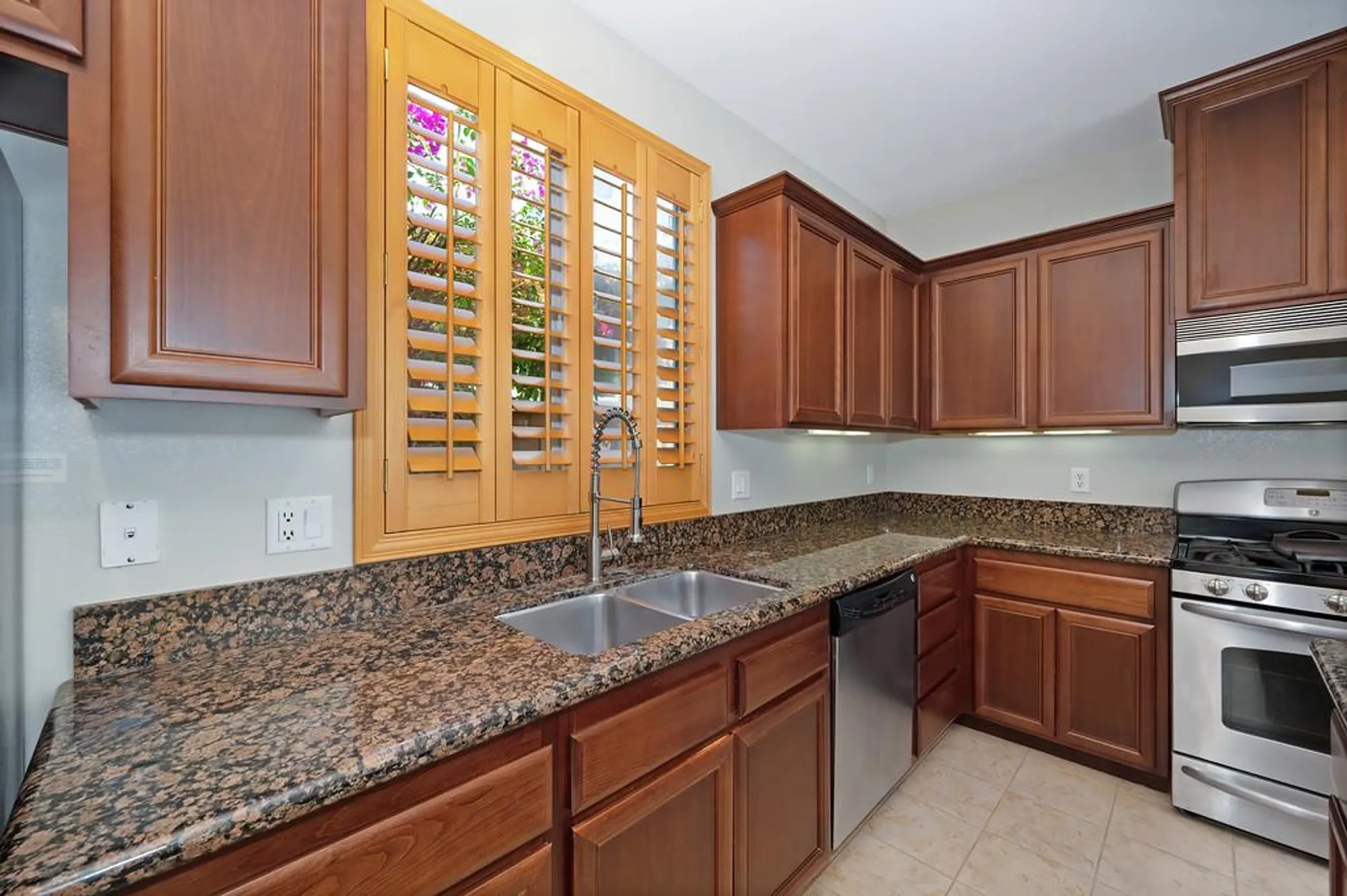 Property Slideshow image 31 of 92 | 4301 hovnanian dr, Sacramento, CA, 95834