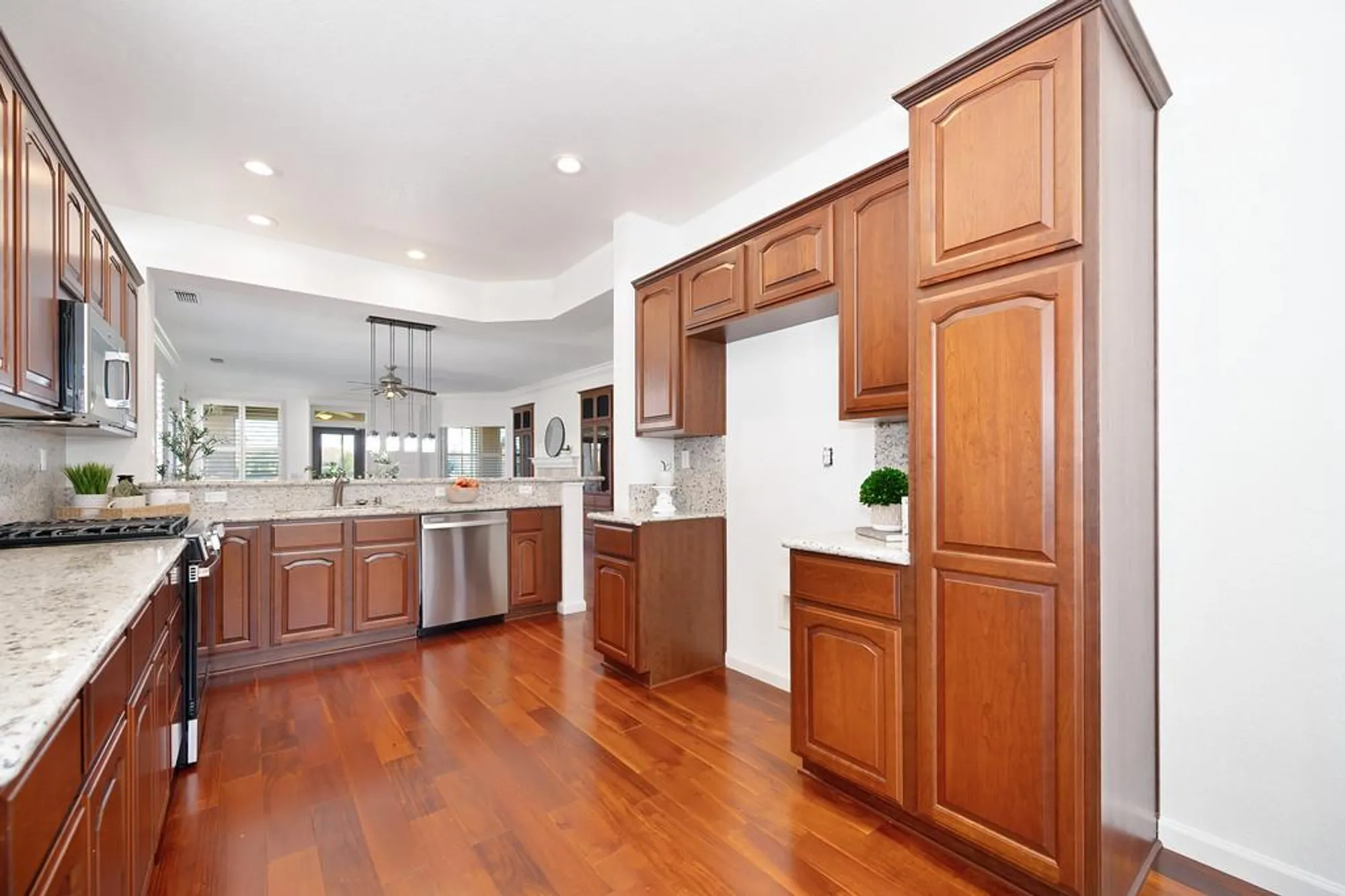 Property Slideshow image 10 of 45 | 7552 school house ln, Roseville, CA, 95747