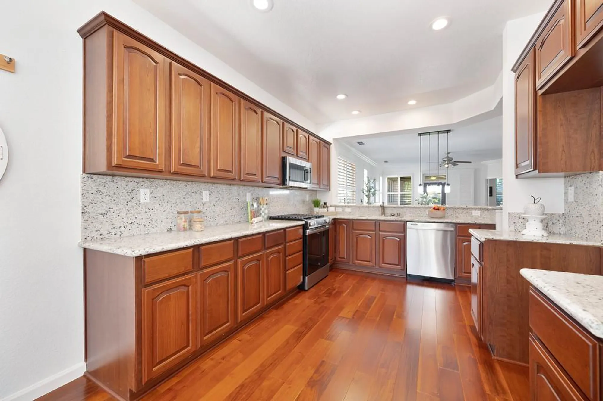Property Slideshow image 11 of 45 | 7552 school house ln, Roseville, CA, 95747