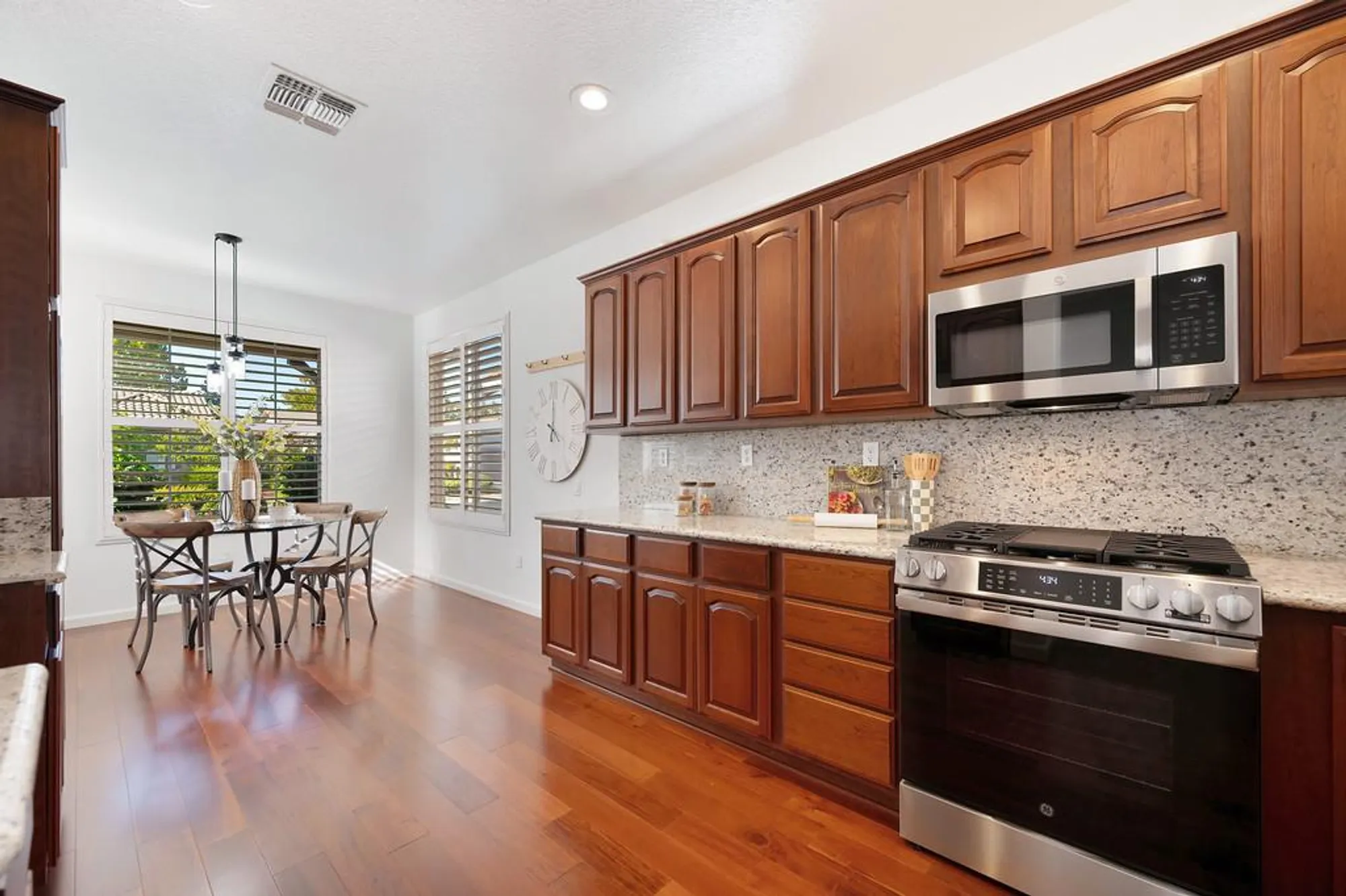 Property Slideshow image 8 of 45 | 7552 school house ln, Roseville, CA, 95747