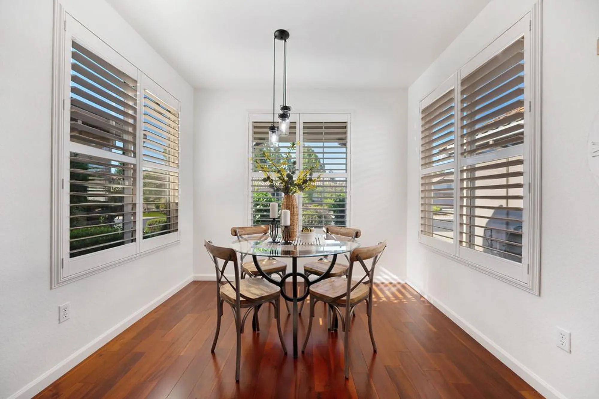 Property Slideshow image 12 of 45 | 7552 school house ln, Roseville, CA, 95747