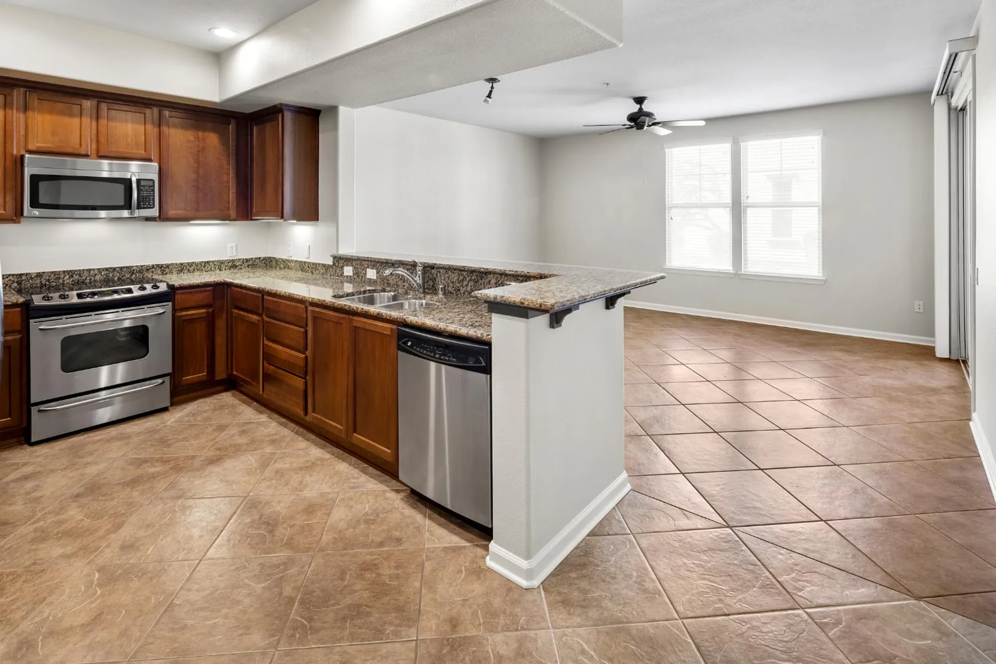 Property Slideshow image 14 of 62 | 1520 topanga ln 104, Lincoln, CA, 95648