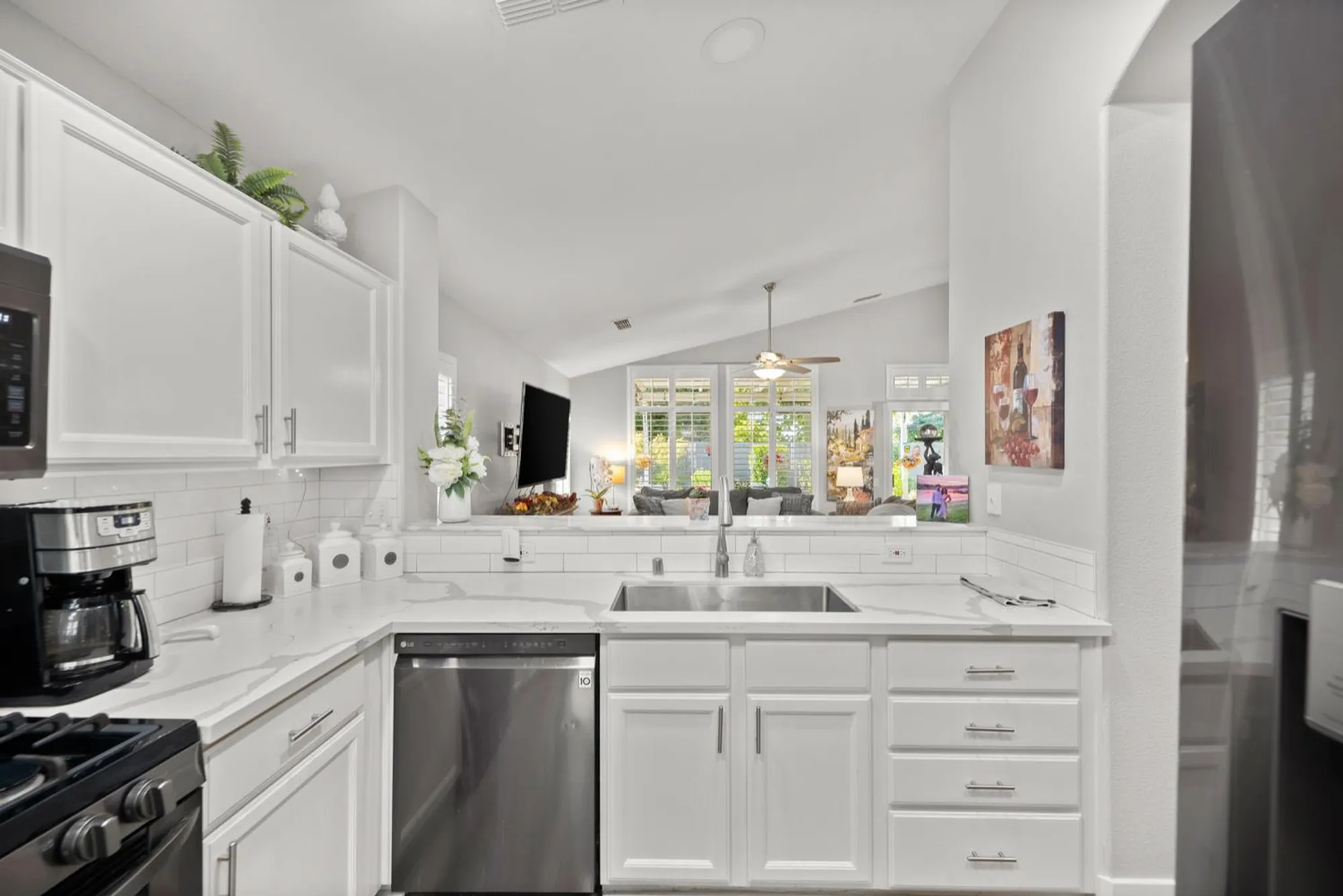 Property Slideshow image 14 of 48 | 5257 dreamgarden loop, Roseville, CA, 95747