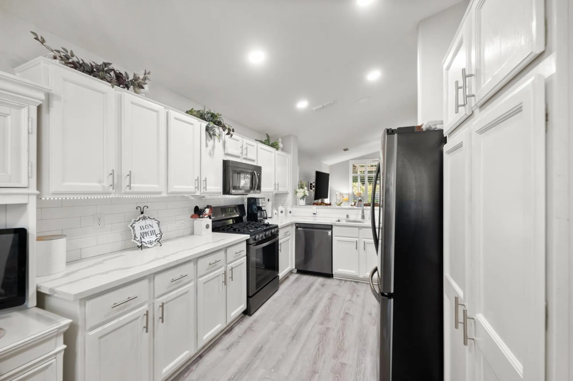 Property Slideshow image 16 of 48 | 5257 dreamgarden loop, Roseville, CA, 95747