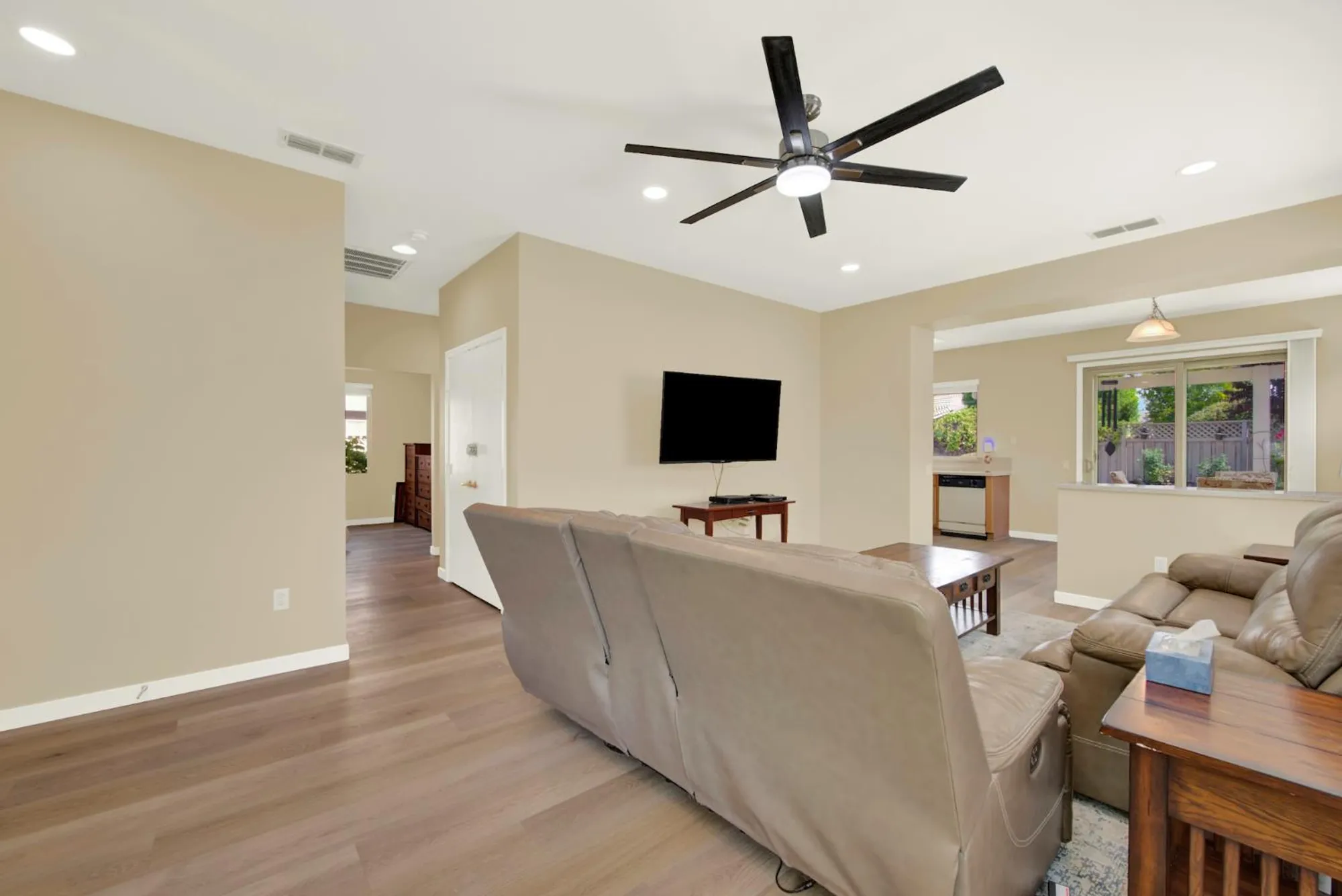 Property Slideshow image 8 of 54 | 891 slawson ln, Lincoln, CA, 95648