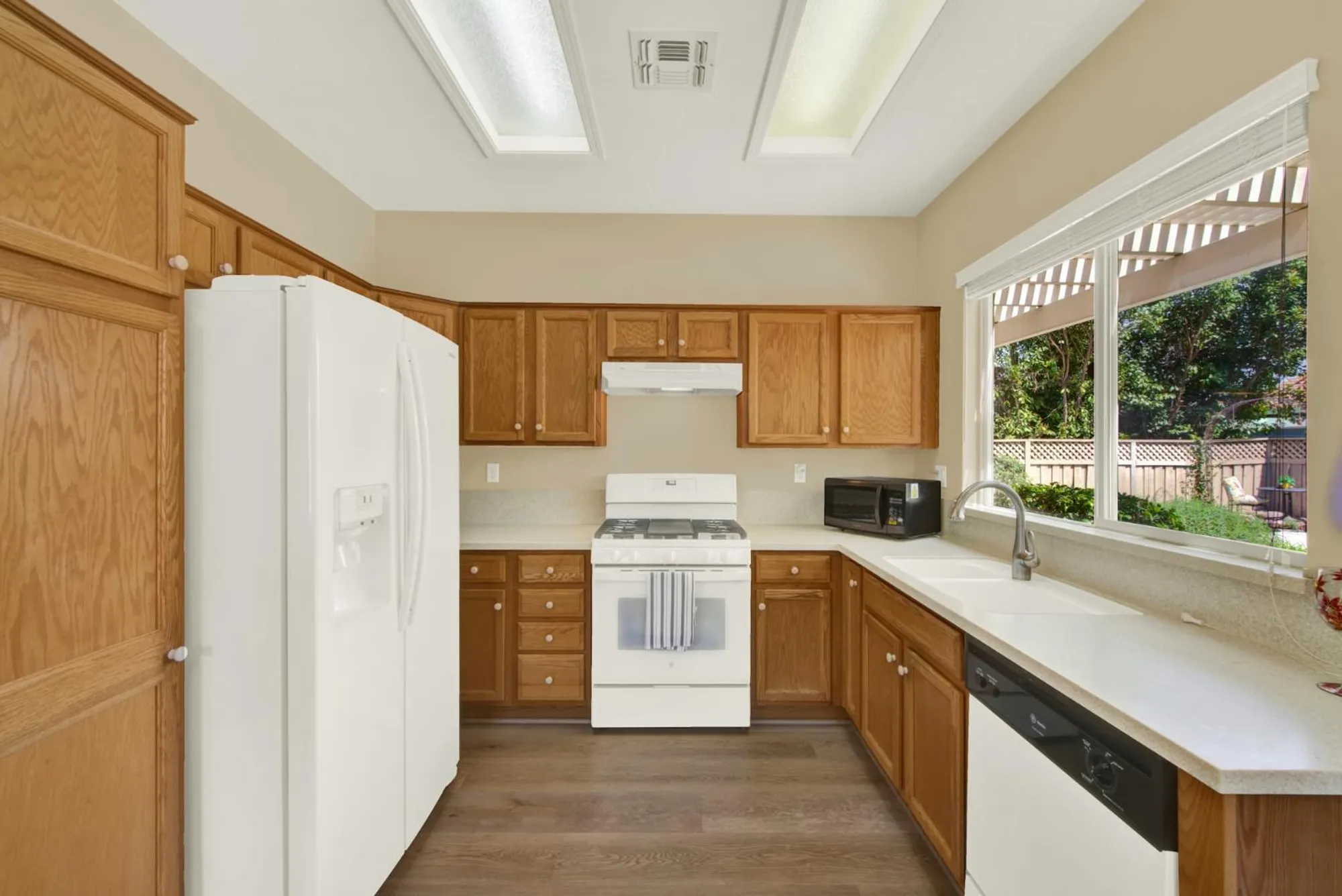 Property Slideshow image 17 of 54 | 891 slawson ln, Lincoln, CA, 95648
