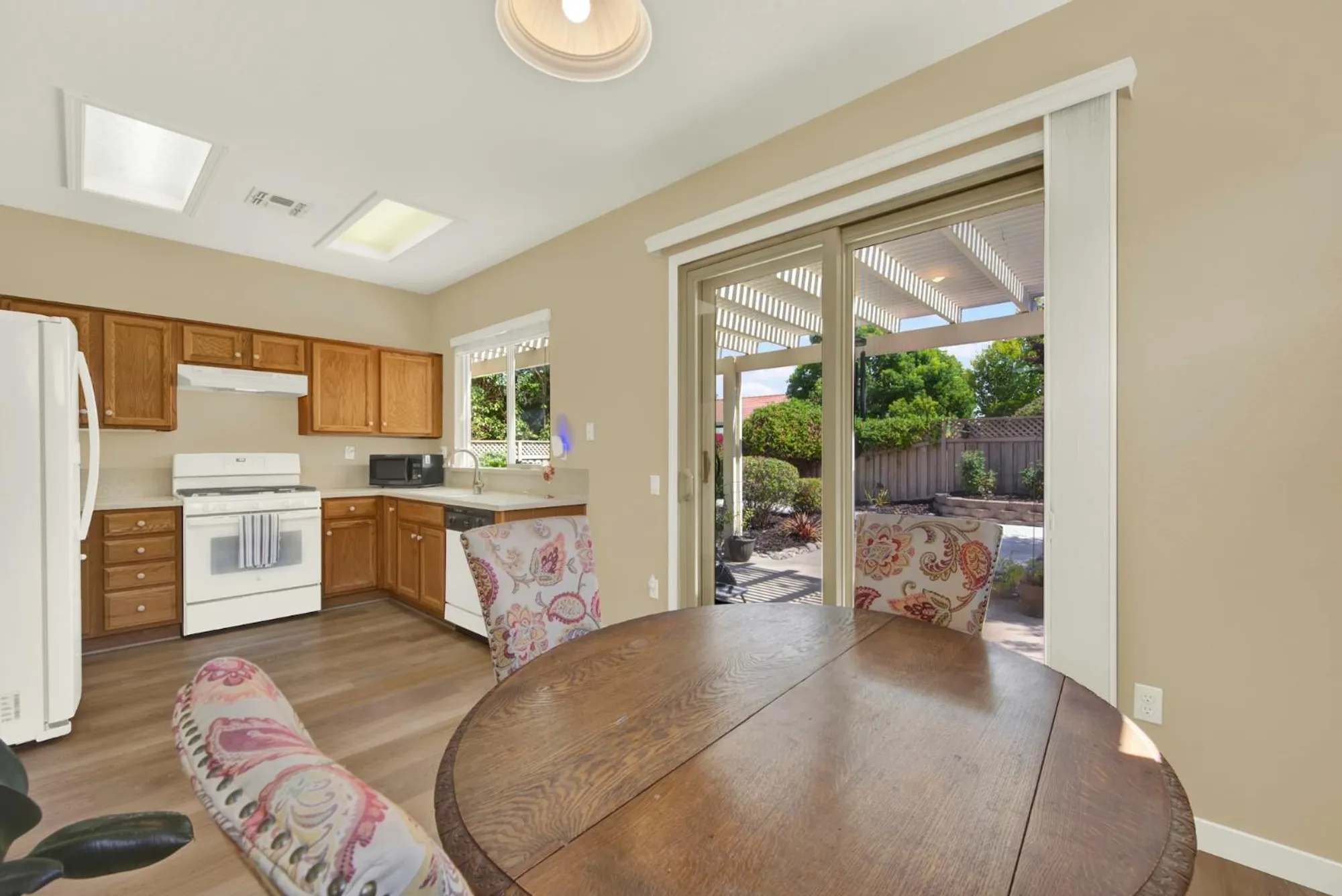 Property Slideshow image 16 of 54 | 891 slawson ln, Lincoln, CA, 95648