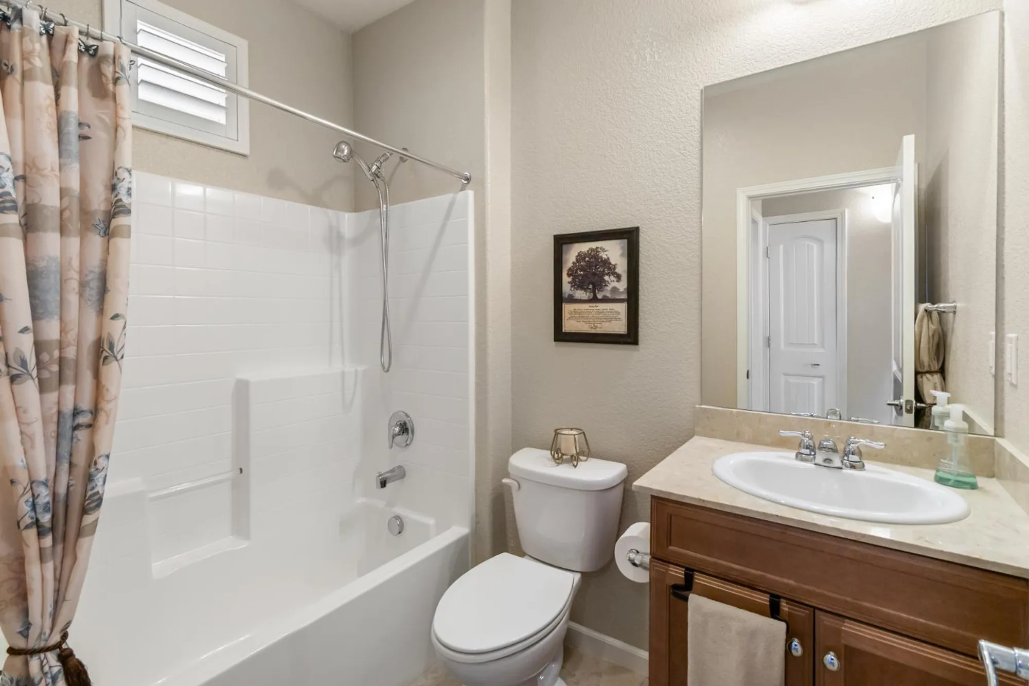Property Slideshow image 16 of 33 | 7475 chatterton way, Sacramento, CA, 95829