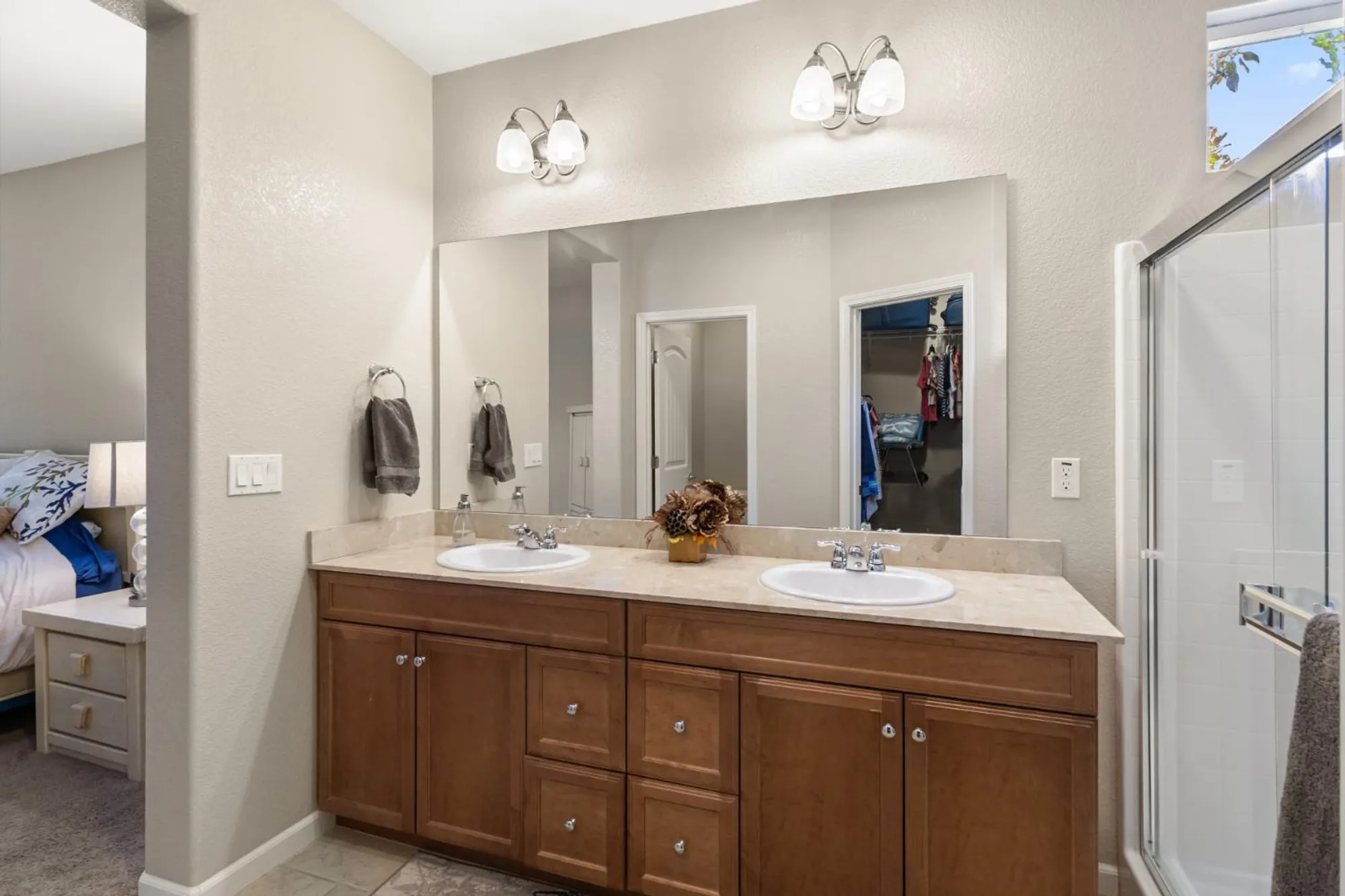 Property Slideshow image 14 of 33 | 7475 chatterton way, Sacramento, CA, 95829