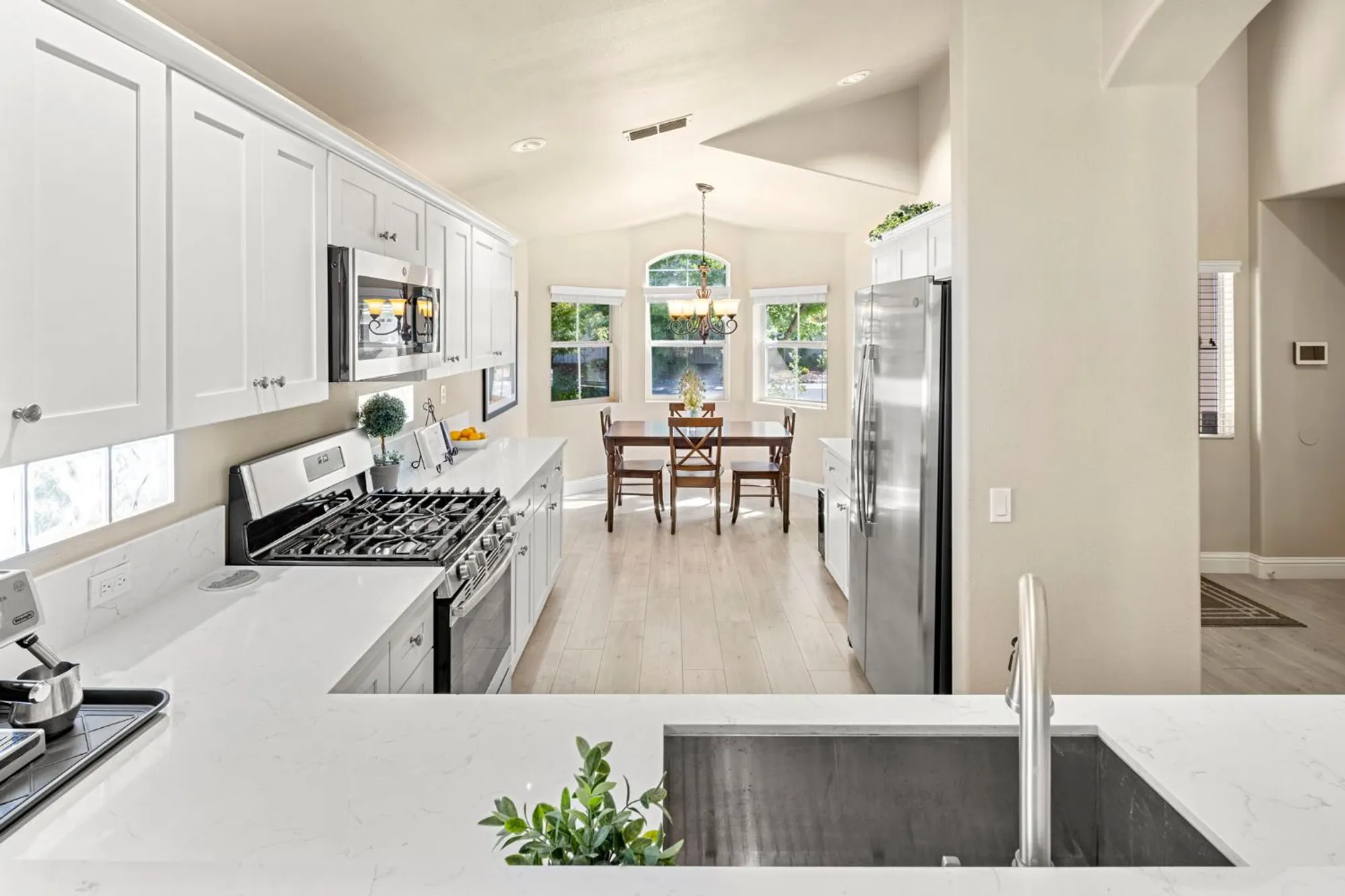 Property Slideshow image 10 of 51 | 7285 clearview way, Roseville, CA, 95747