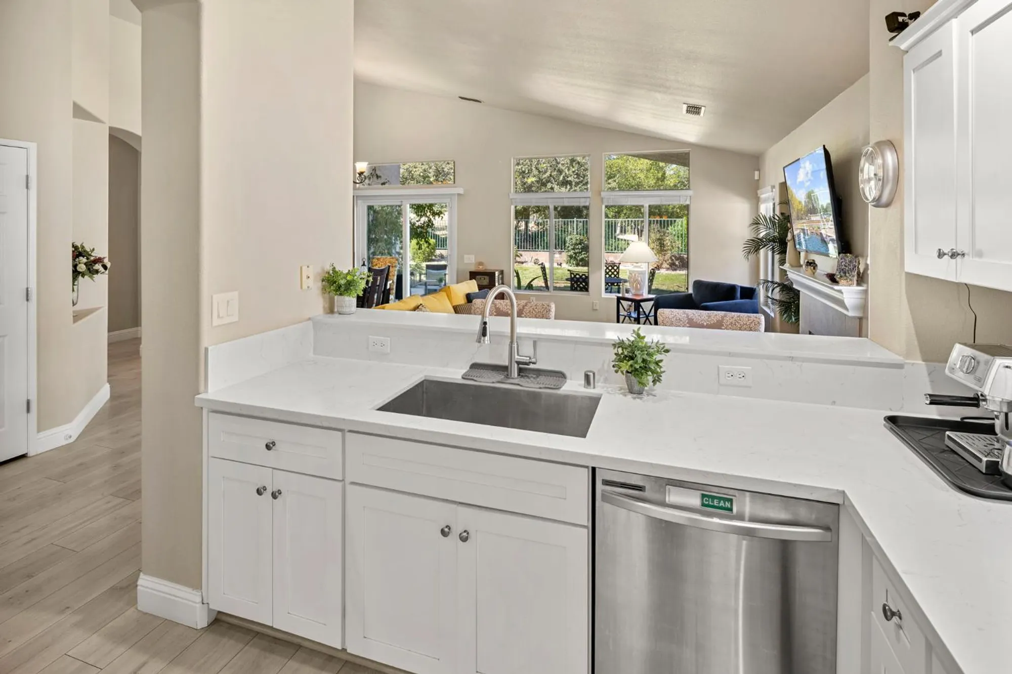 Property Slideshow image 14 of 51 | 7285 clearview way, Roseville, CA, 95747