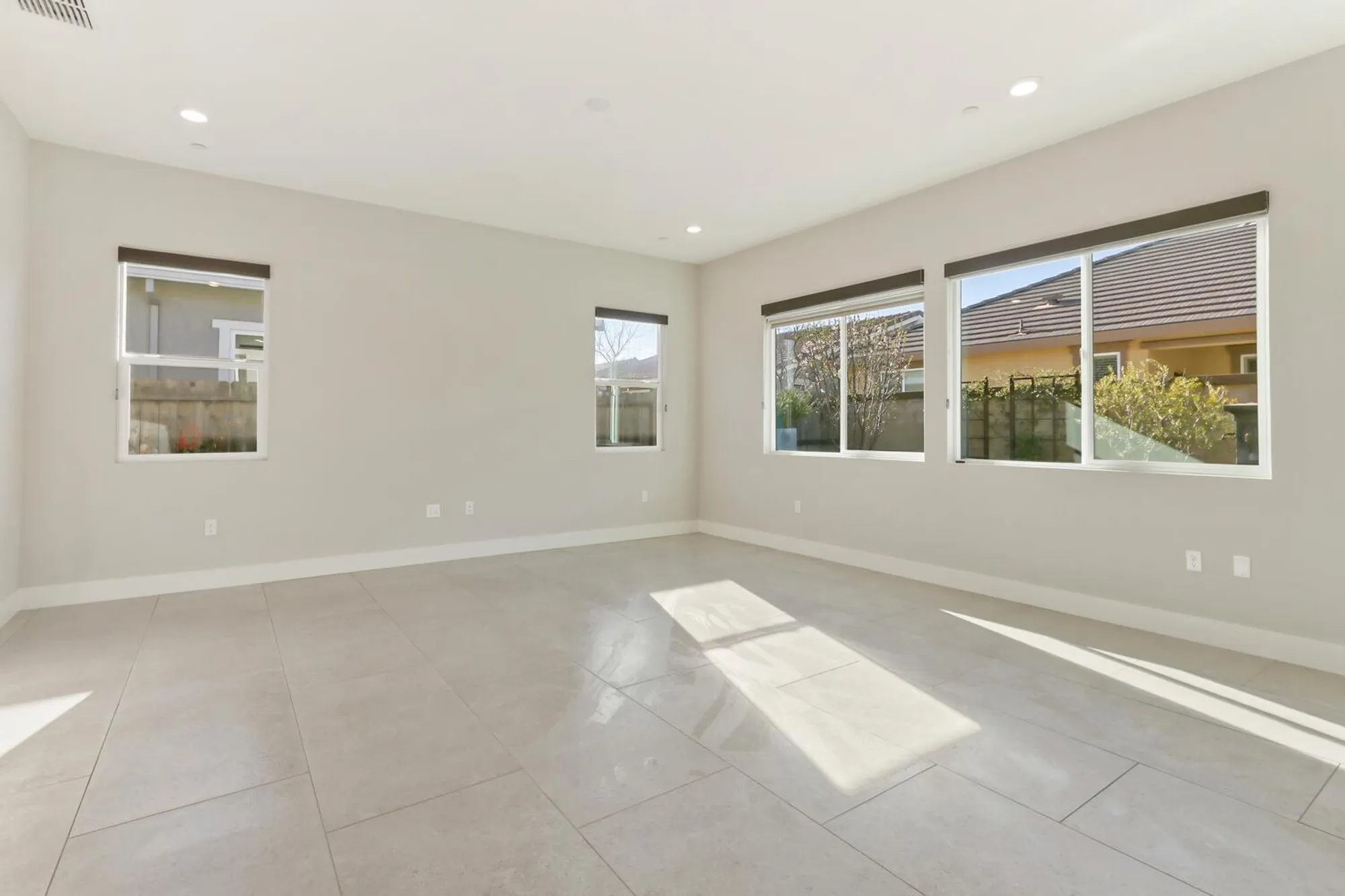 Property Slideshow image 11 of 75 | 14 riposto pl, Sacramento, CA, 95834