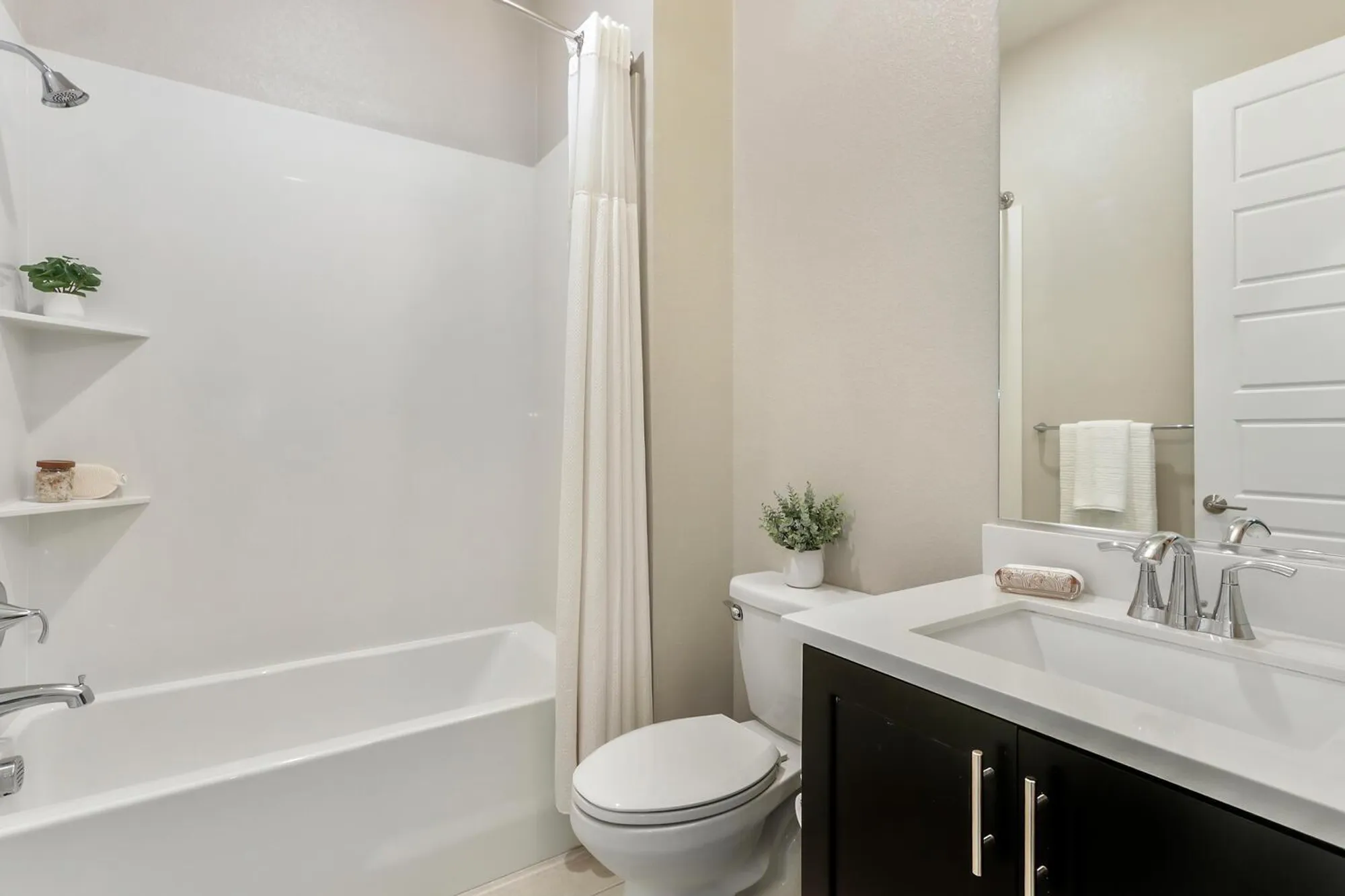 Property Slideshow image 35 of 75 | 14 riposto pl, Sacramento, CA, 95834