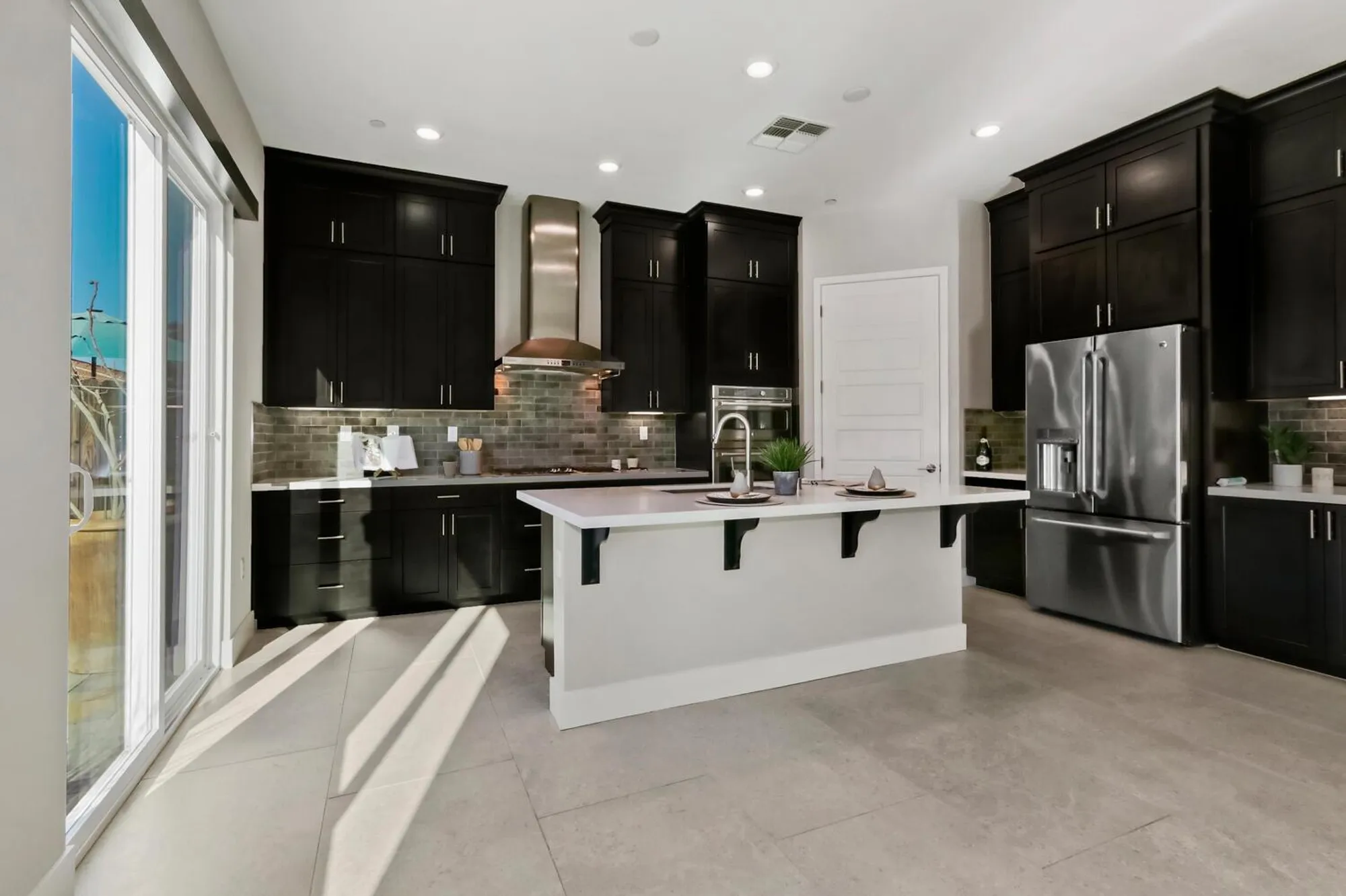 Property Slideshow image 1 of 75 | 14 riposto pl, Sacramento, CA, 95834