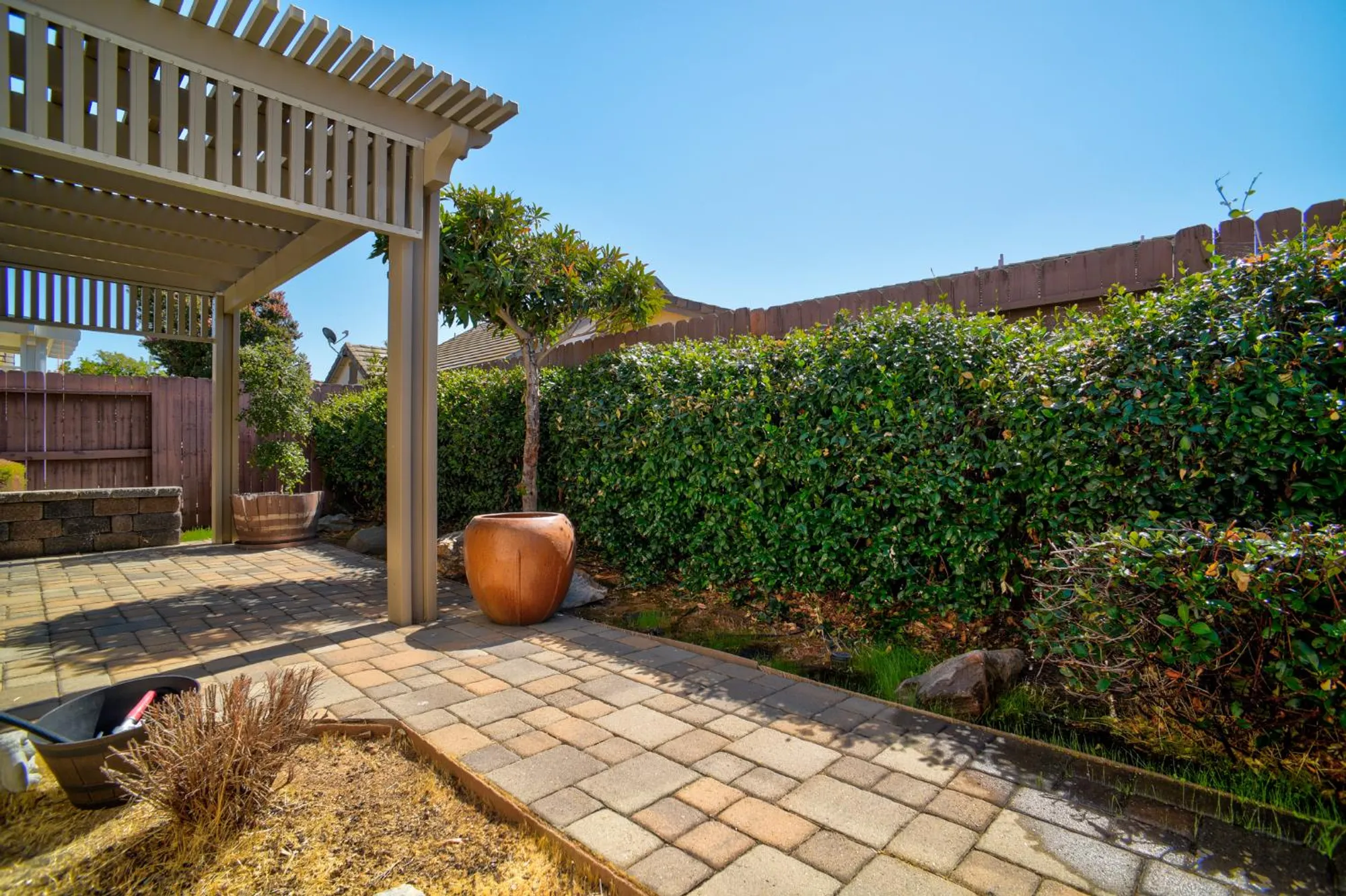 Property Slideshow image 18 of 32 | 7828 barnsley way, Elk Grove, CA, 95757