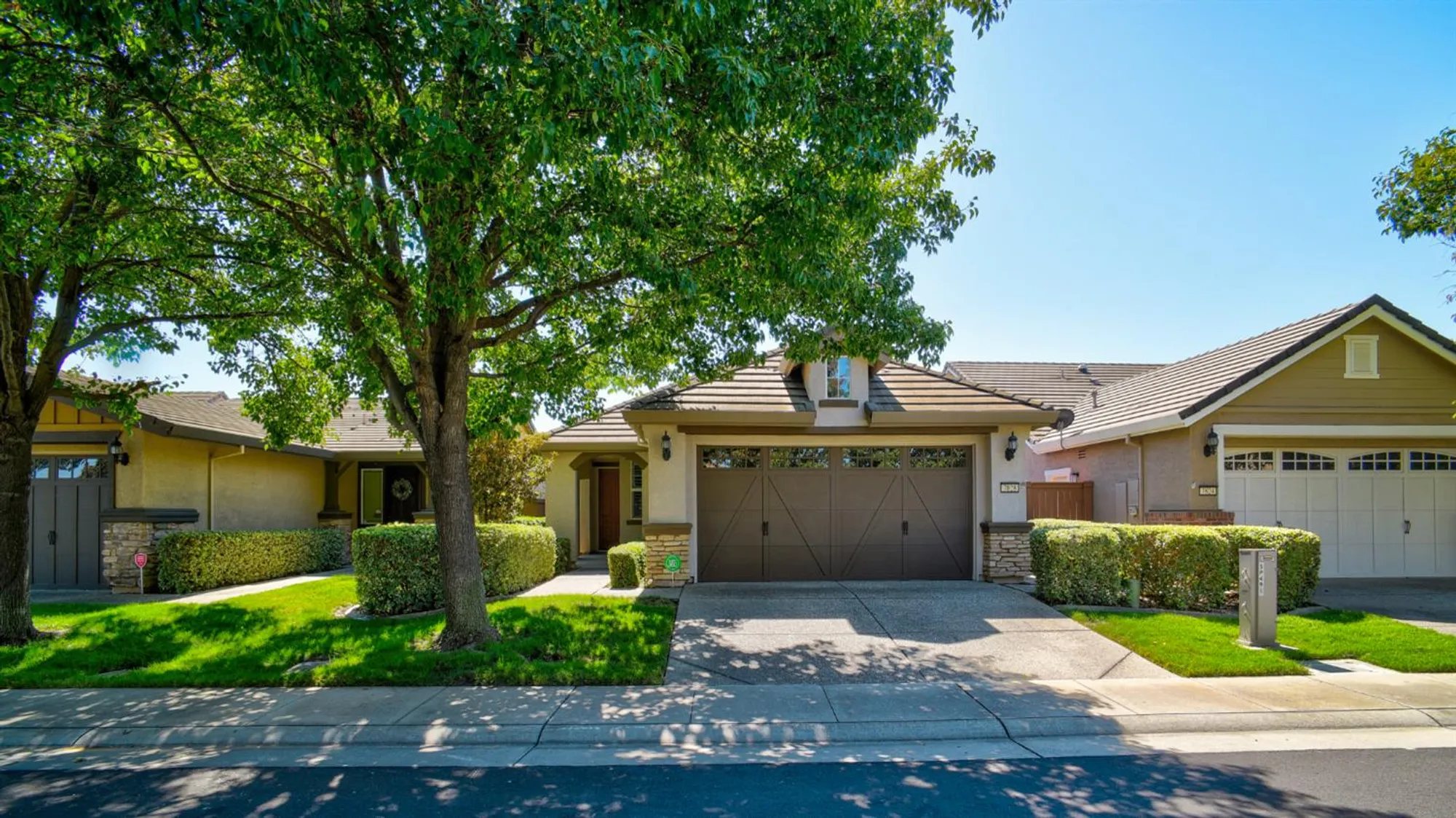 Property Slideshow image 1 of 32 | 7828 barnsley way, Elk Grove, CA, 95757