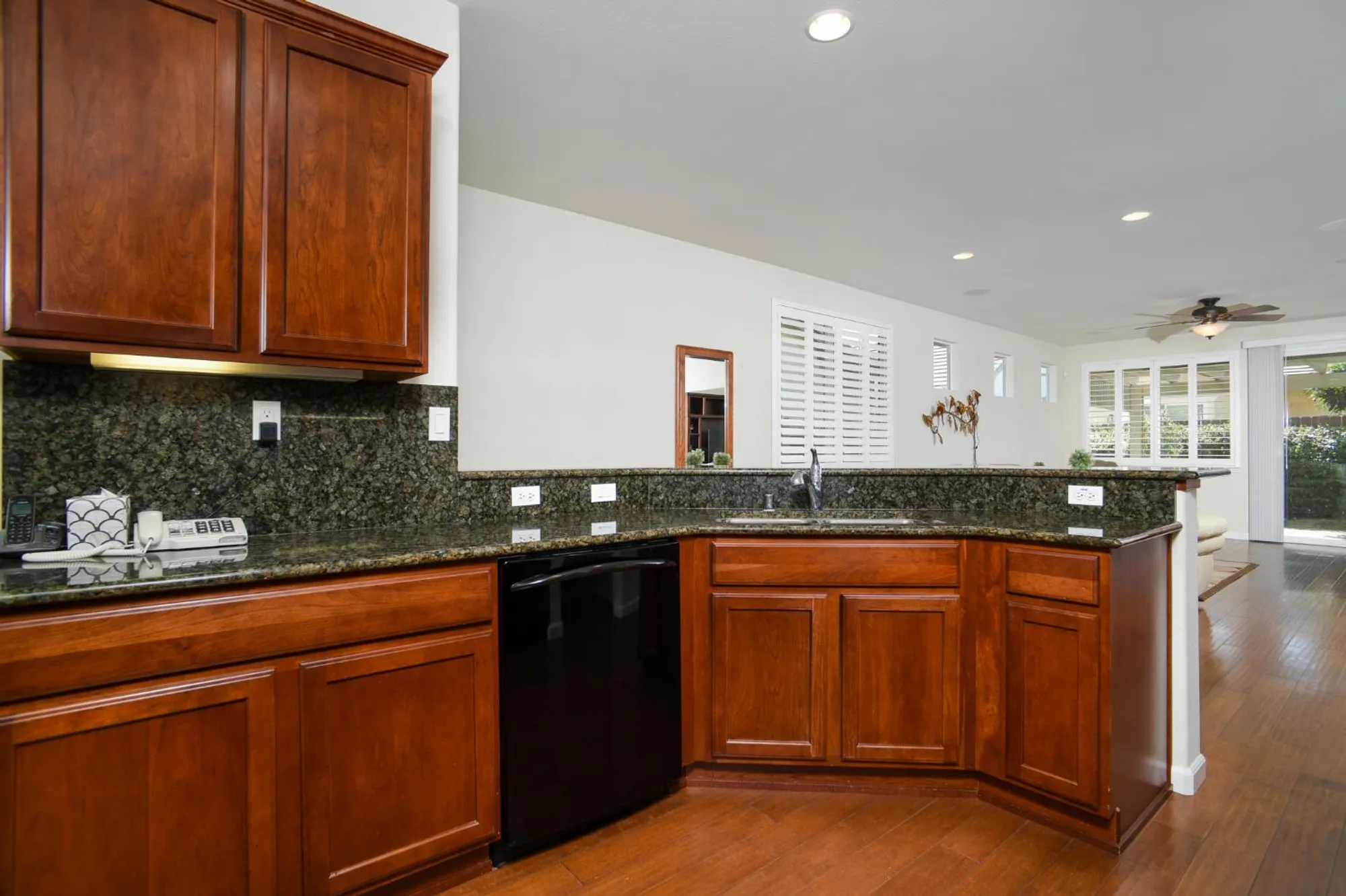 Property Slideshow image 9 of 32 | 7828 barnsley way, Elk Grove, CA, 95757