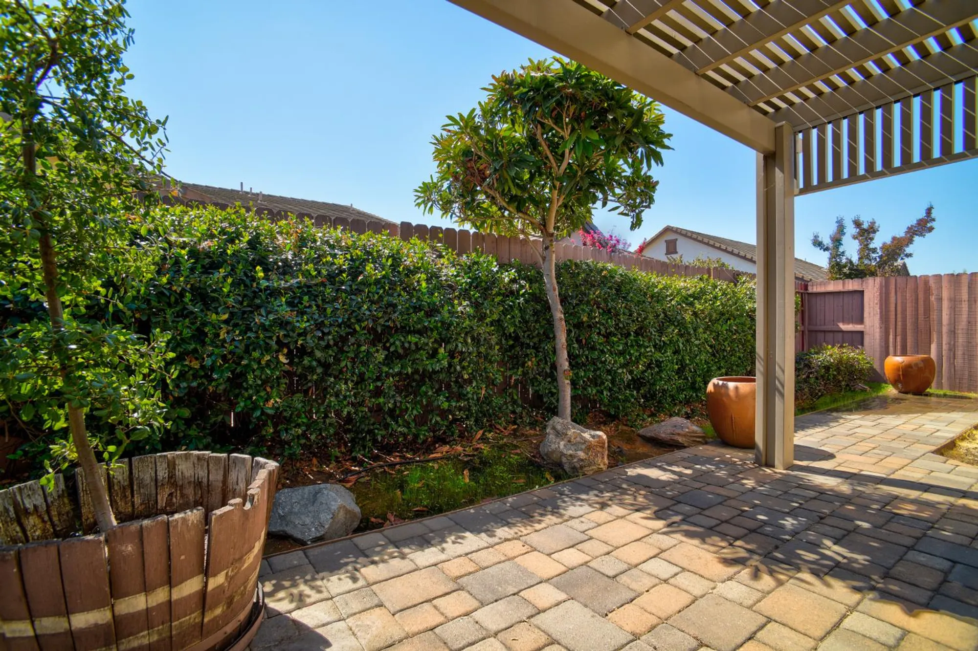 Property Slideshow image 17 of 32 | 7828 barnsley way, Elk Grove, CA, 95757