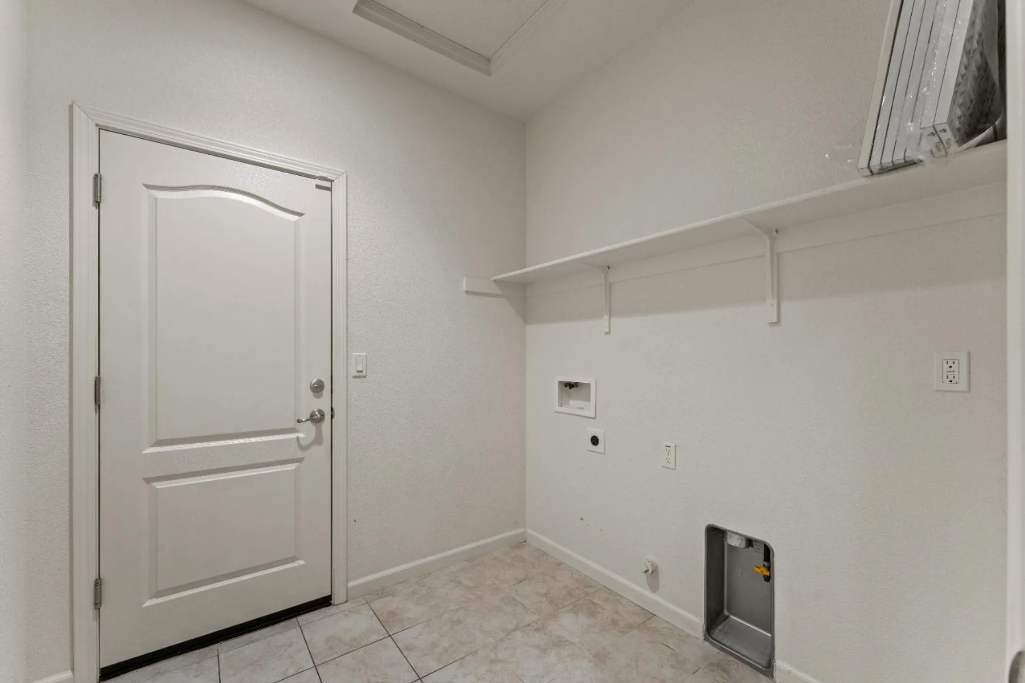 Property Slideshow image 17 of 30 | 4083 arco del paso ln, Sacramento, CA, 95834