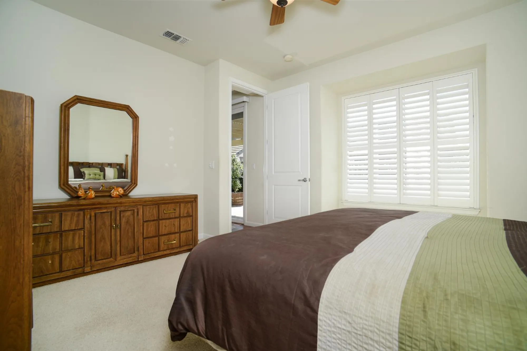 Property Slideshow image 12 of 32 | 7828 barnsley way, Elk Grove, CA, 95757