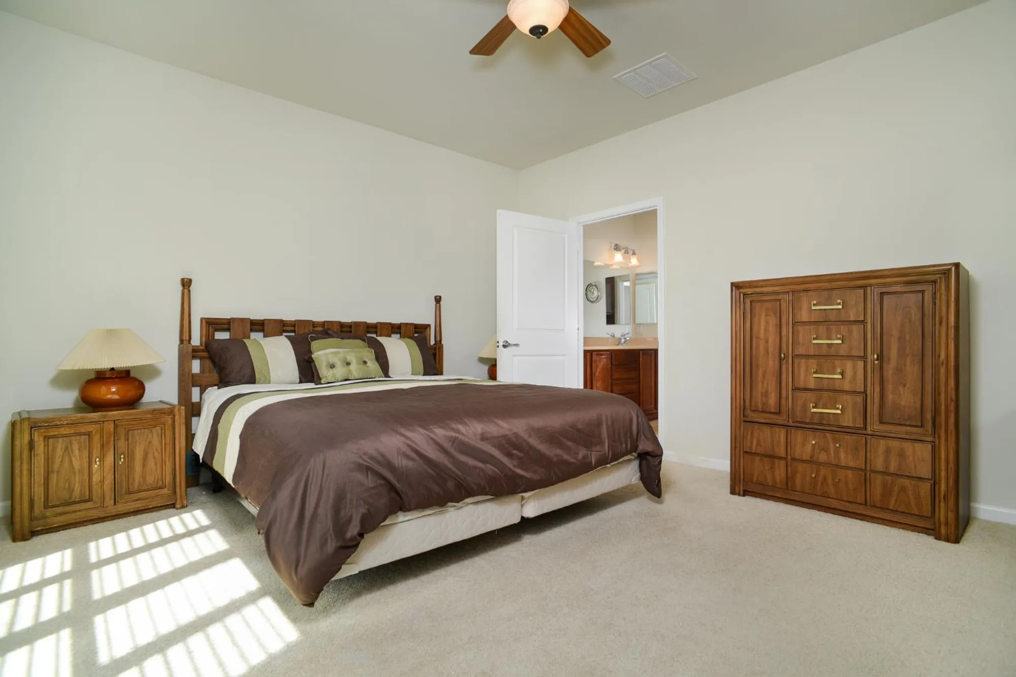 Property Slideshow image 11 of 32 | 7828 barnsley way, Elk Grove, CA, 95757