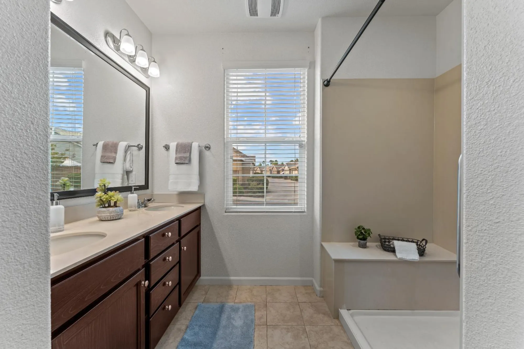 Property Slideshow image 11 of 30 | 4083 arco del paso ln, Sacramento, CA, 95834