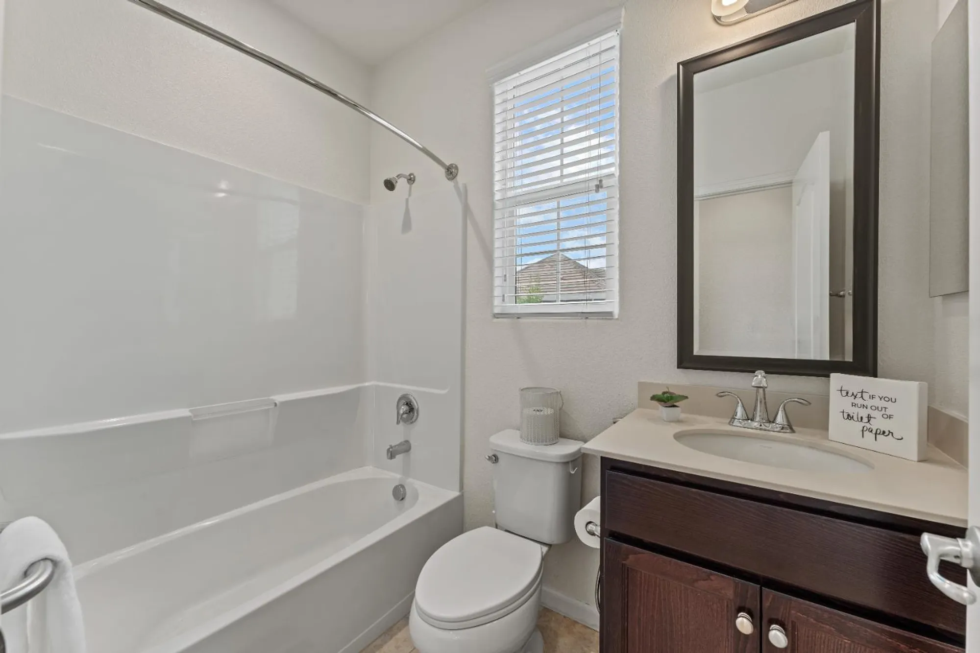 Property Slideshow image 12 of 30 | 4083 arco del paso ln, Sacramento, CA, 95834