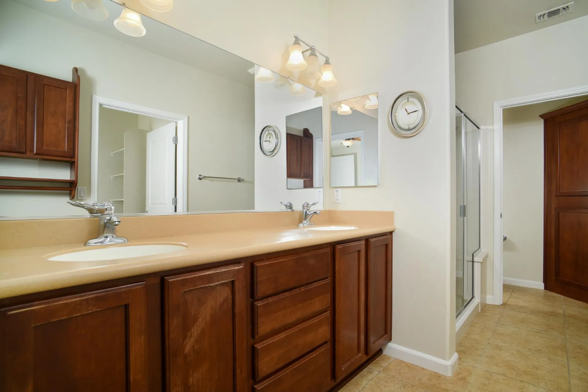 Property Slideshow image 13 of 32 | 7828 barnsley way, Elk Grove, CA, 95757