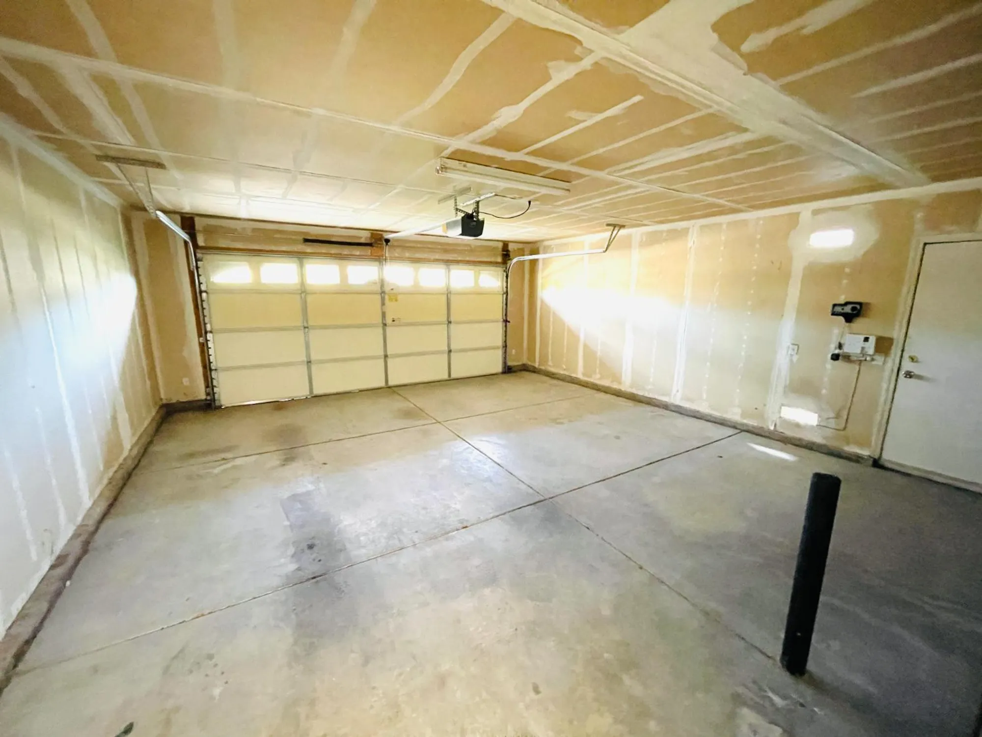 Property Slideshow image 17 of 31 | 8017 steamboat ln, Roseville, CA, 95747