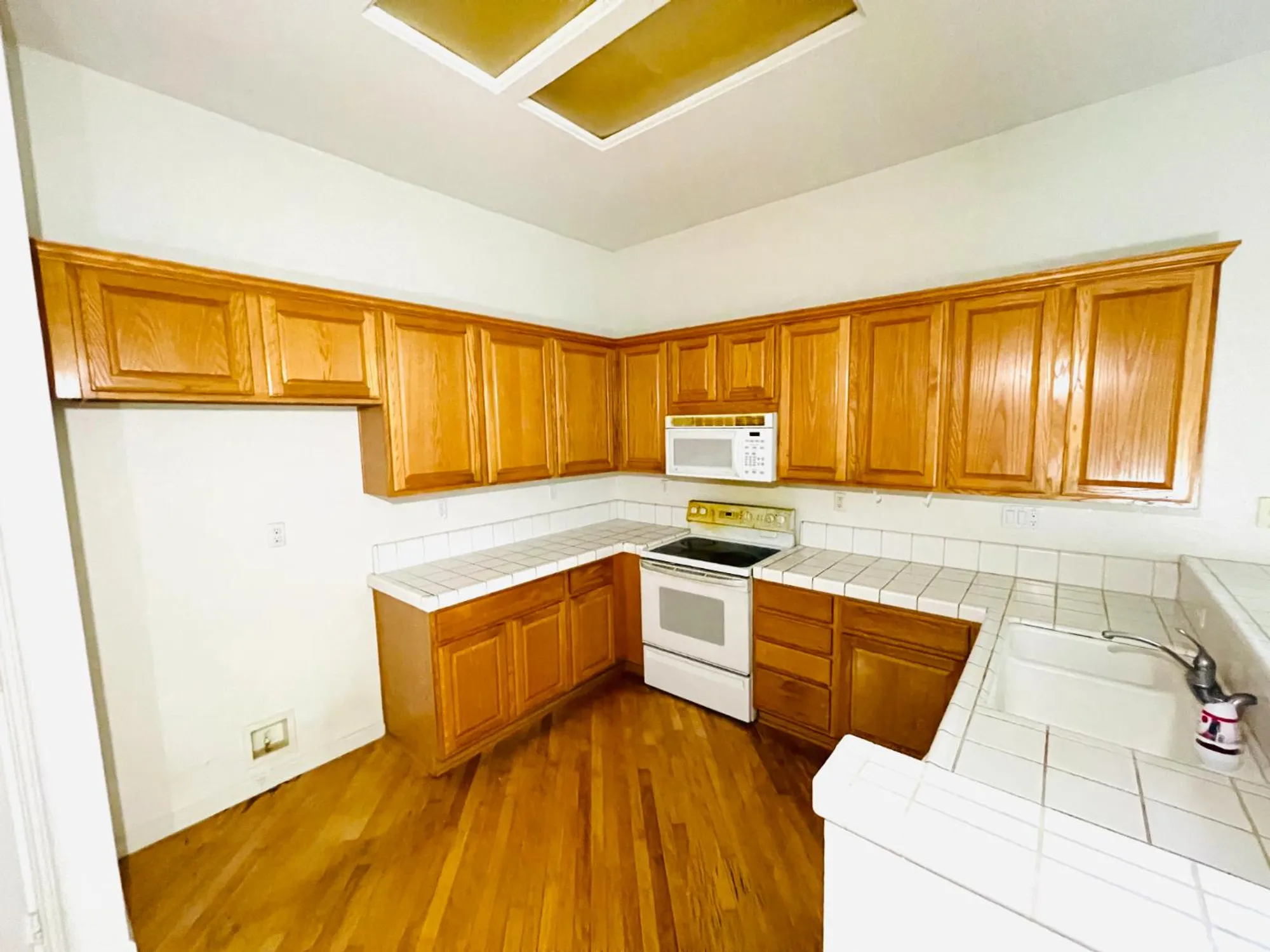 Property Slideshow image 15 of 31 | 8017 steamboat ln, Roseville, CA, 95747