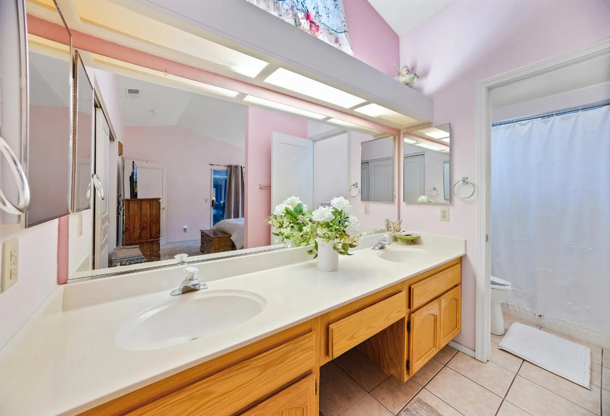 Property Slideshow image 6 of 29 | 7100 sunbridge ln, Sacramento, CA, 95828