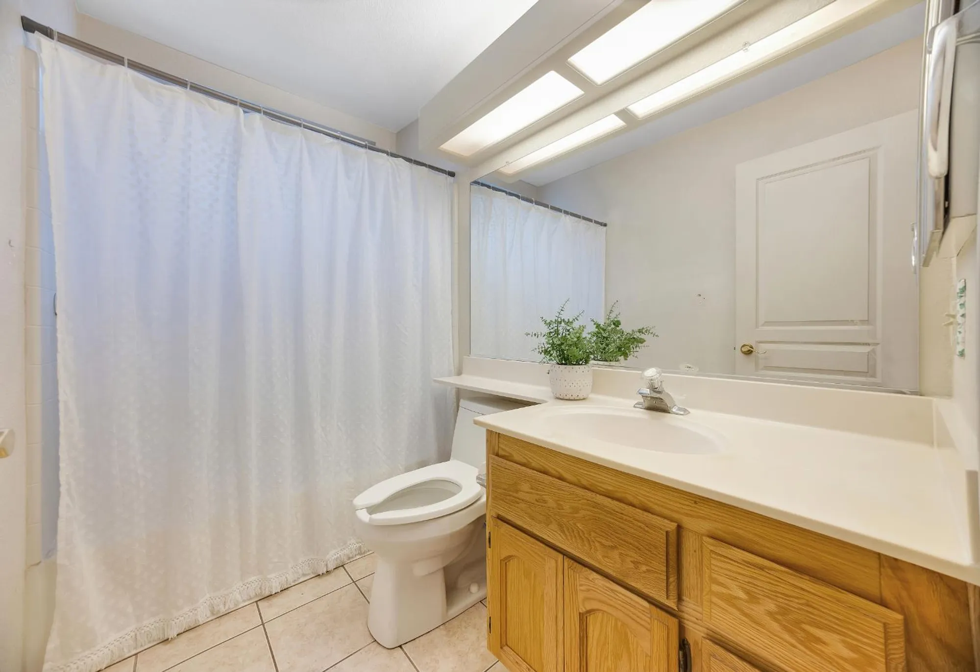 Property Slideshow image 8 of 29 | 7100 sunbridge ln, Sacramento, CA, 95828