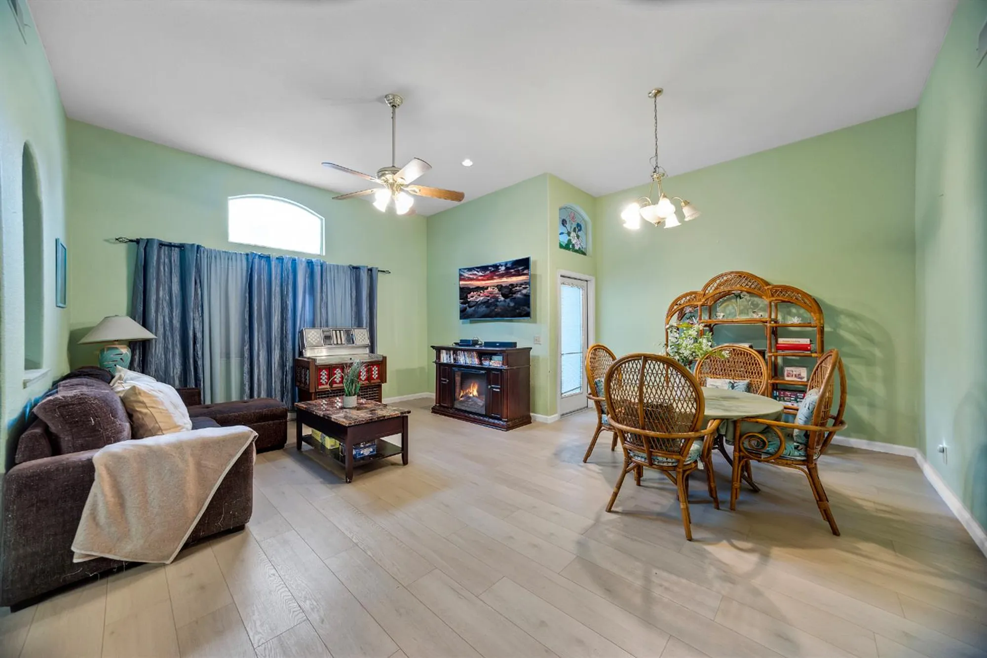 Property Slideshow image 2 of 29 | 7100 sunbridge ln, Sacramento, CA, 95828