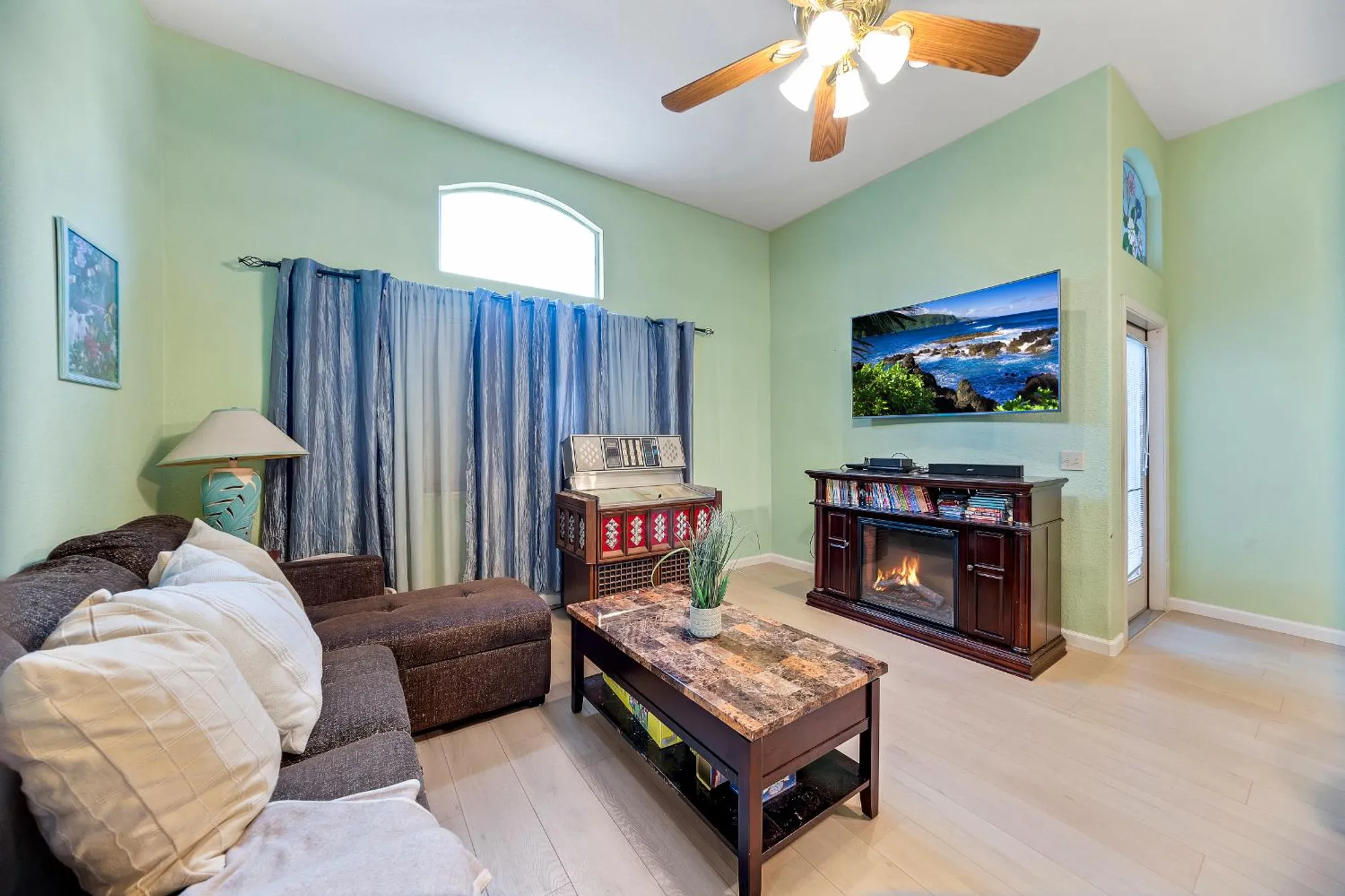 Property Slideshow image 23 of 29 | 7100 sunbridge ln, Sacramento, CA, 95828