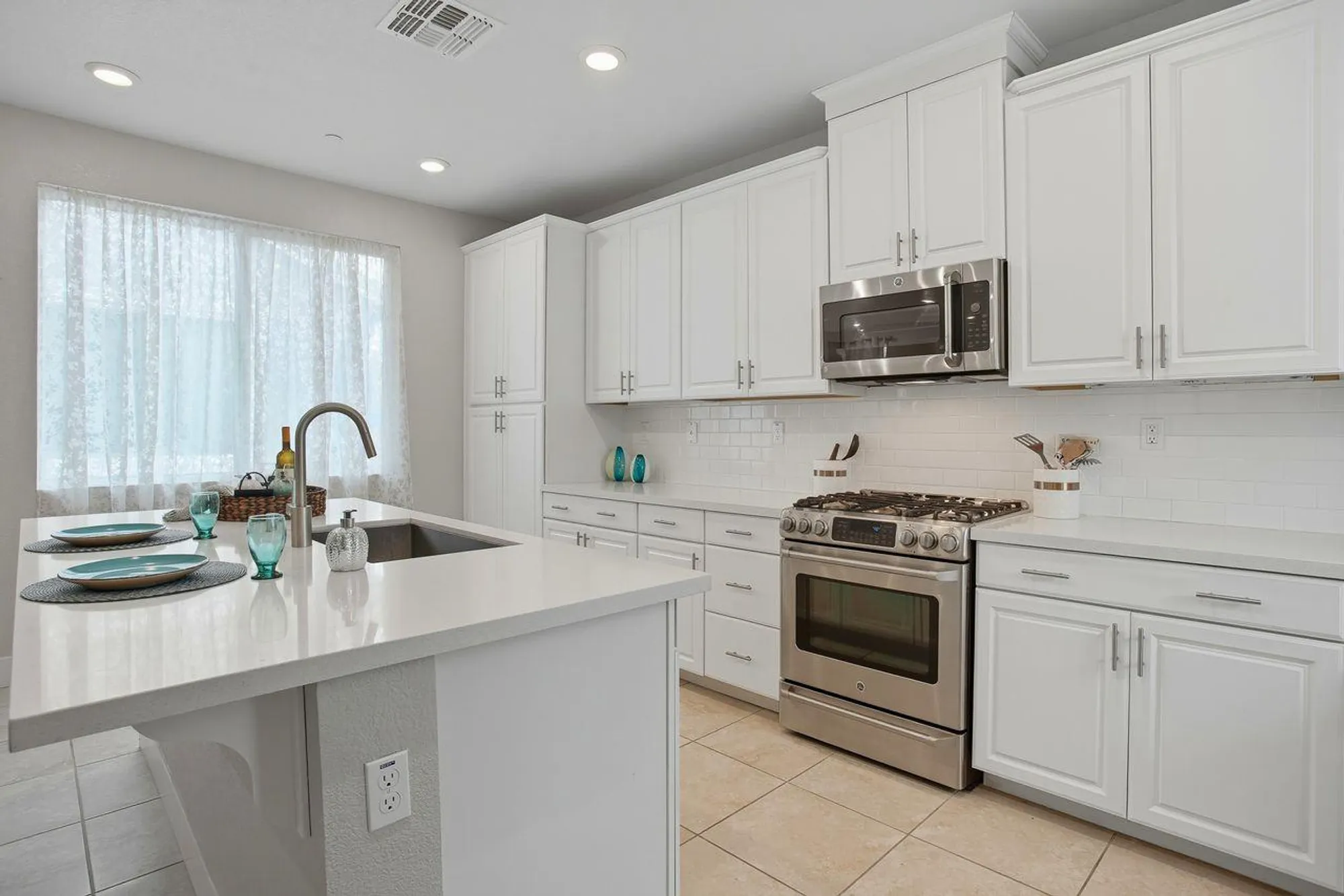 Property Slideshow image 5 of 36 | 4009 crete island ln, Sacramento, CA, 95834