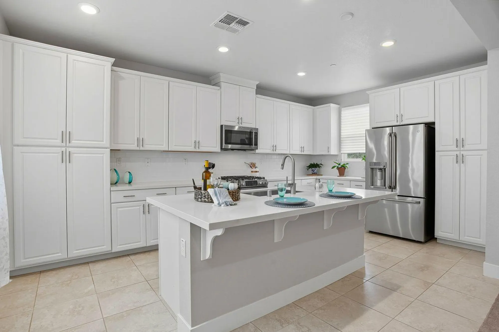 Property Slideshow image 4 of 36 | 4009 crete island ln, Sacramento, CA, 95834