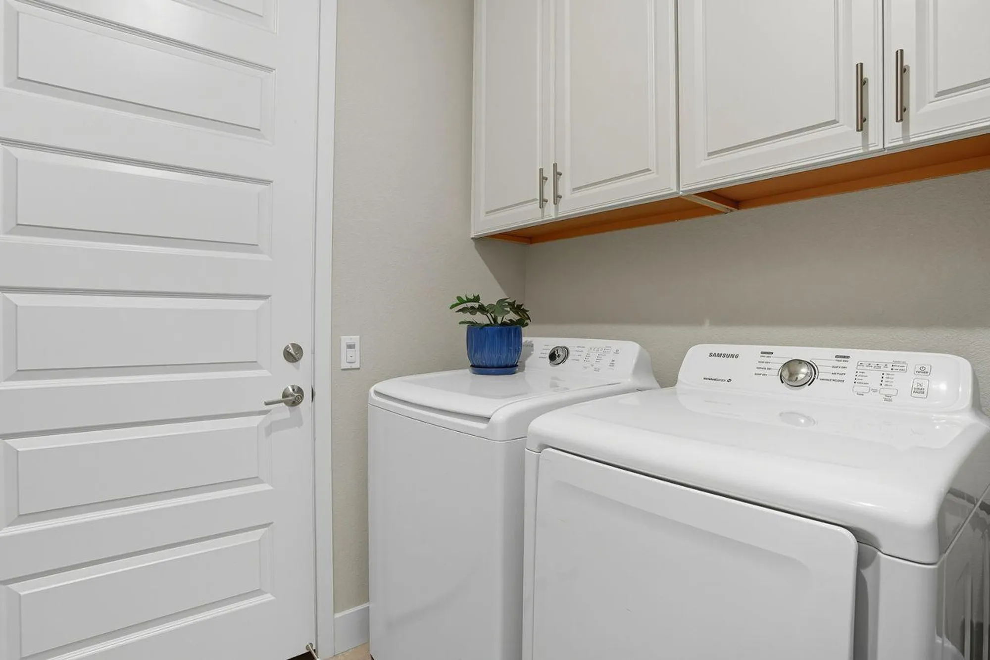 Property Slideshow image 19 of 36 | 4009 crete island ln, Sacramento, CA, 95834