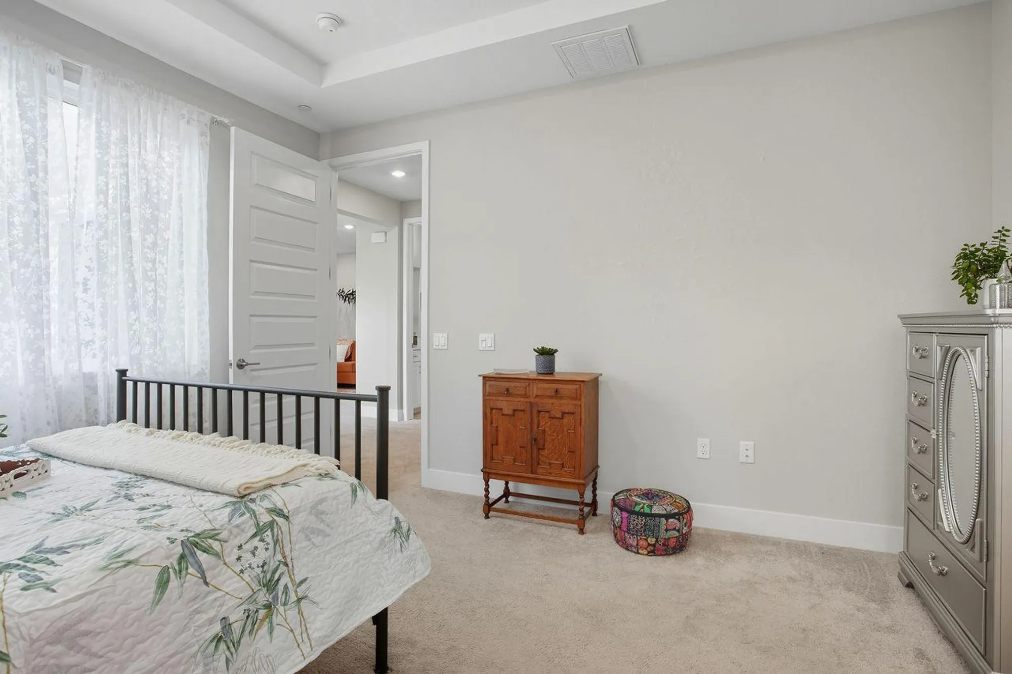 Property Slideshow image 13 of 36 | 4009 crete island ln, Sacramento, CA, 95834