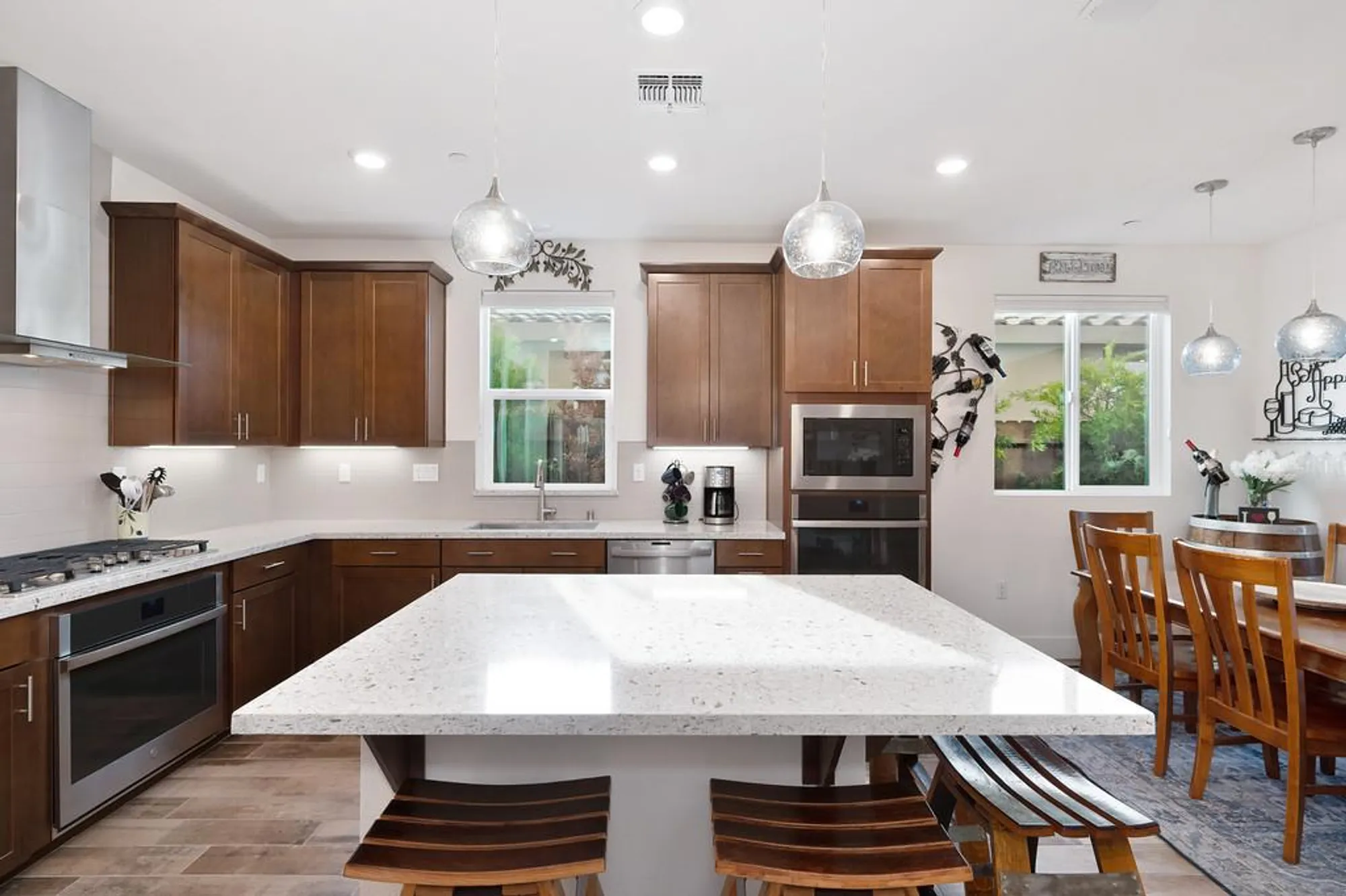 Property Slideshow image 15 of 48 | 2200 gemini ln, Roseville, CA, 95747
