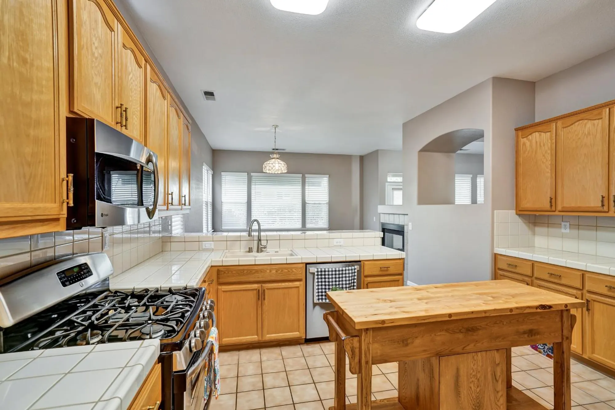 Property Slideshow image 7 of 28 | 1580 rubidoux ln, Brentwood, CA, 94513