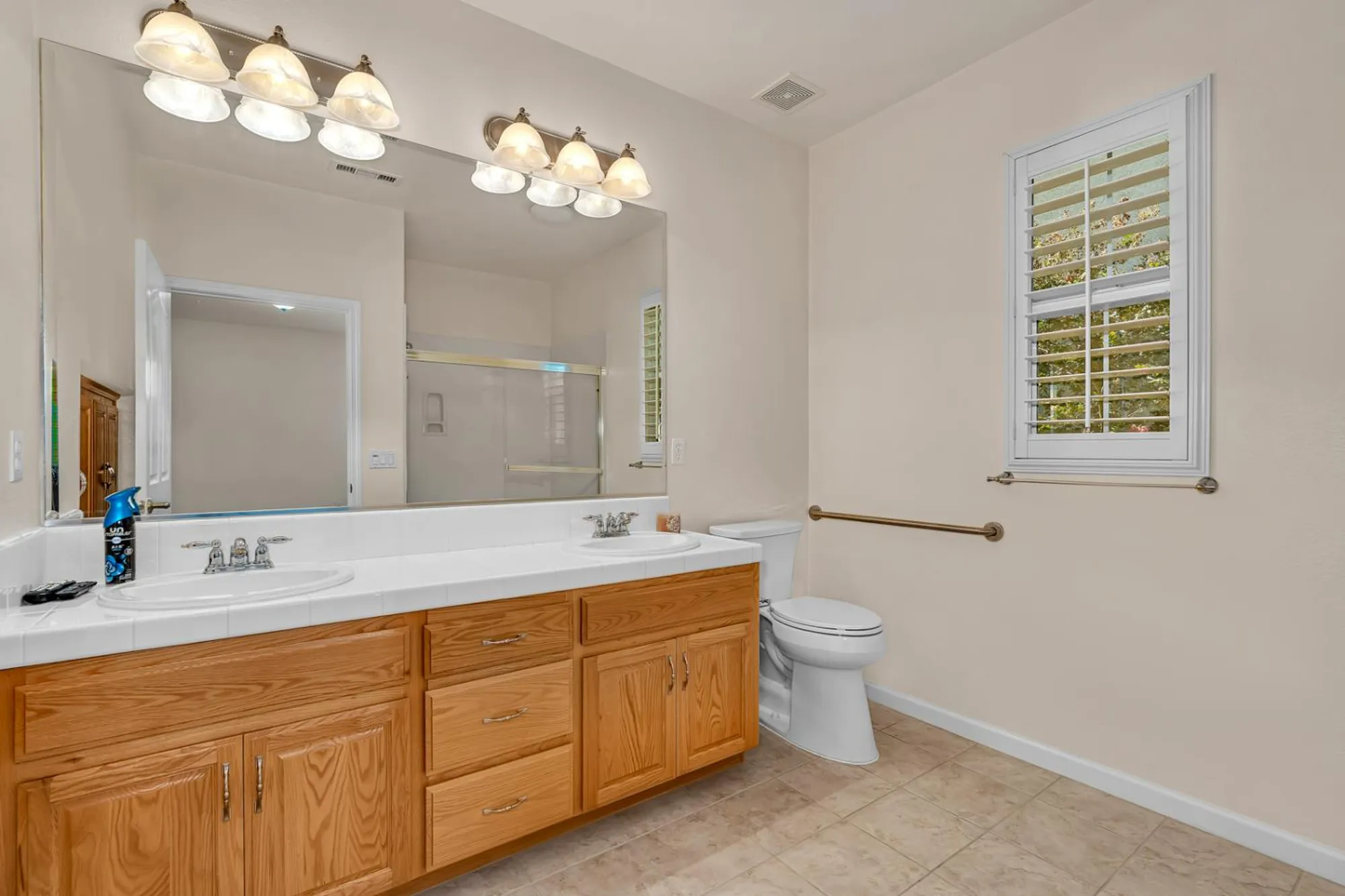 Property Slideshow image 20 of 45 | 601 betten st, Los Banos, CA, 93635