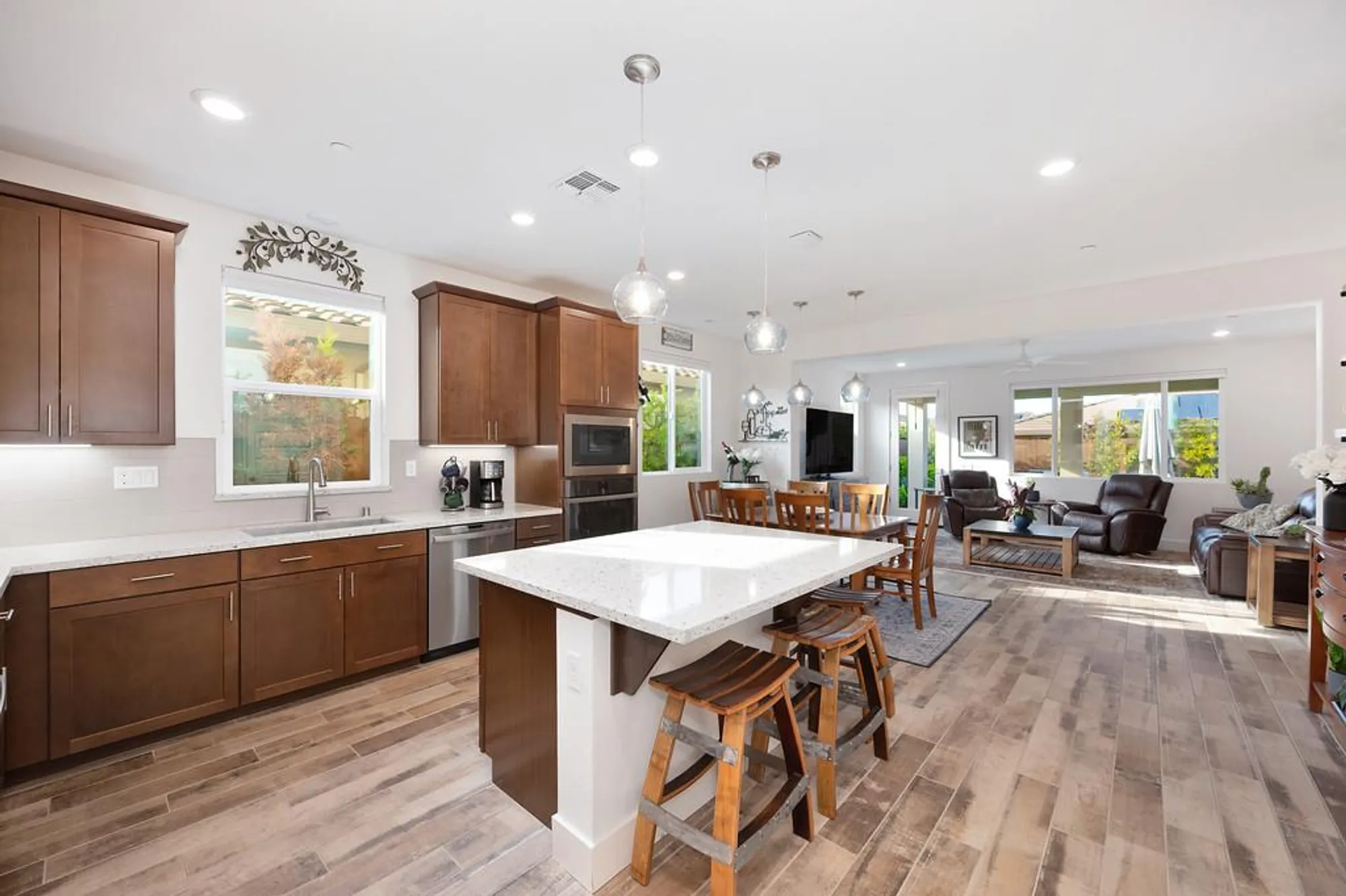 Property Slideshow image 14 of 48 | 2200 gemini ln, Roseville, CA, 95747