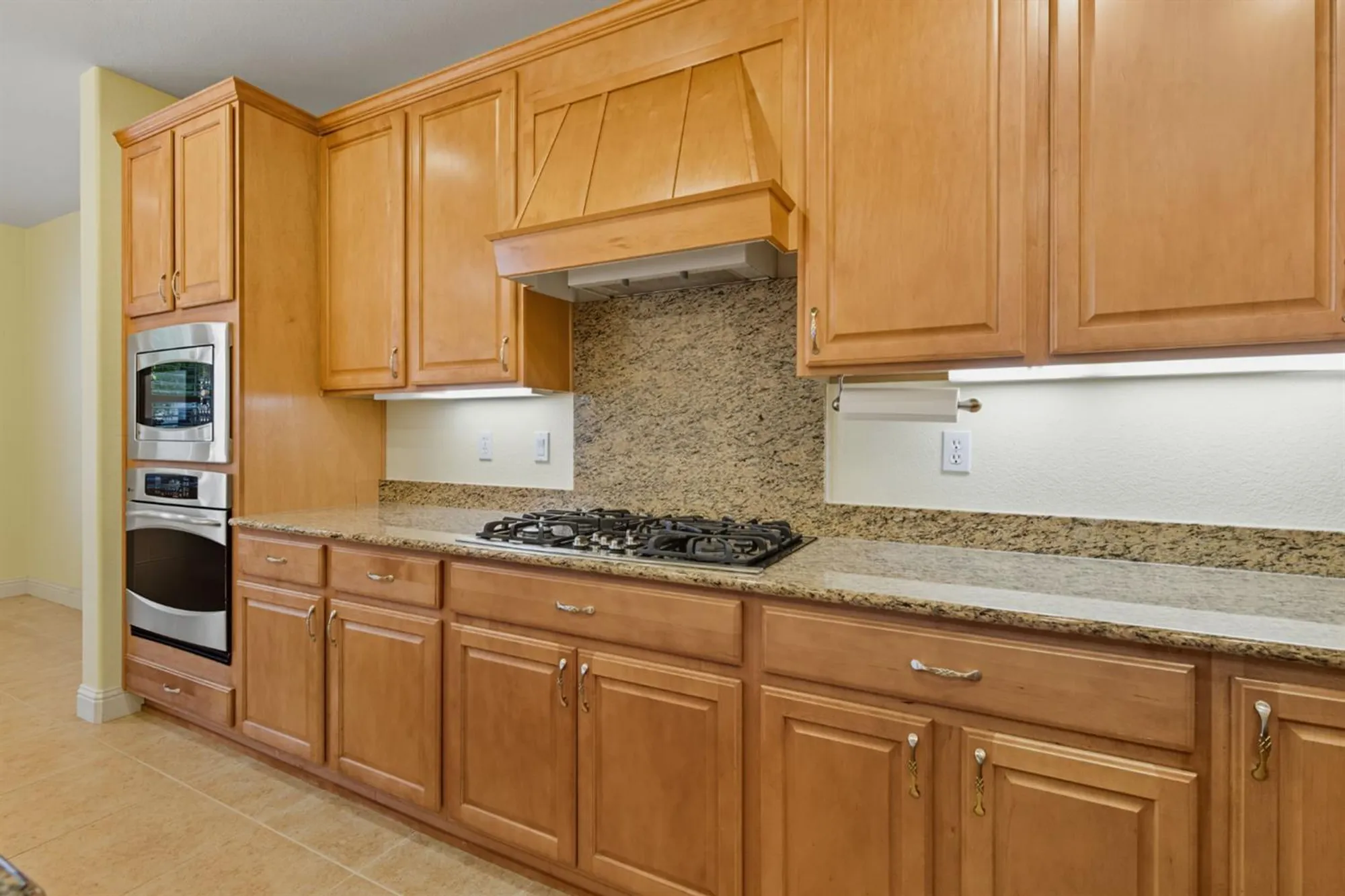 Property Slideshow image 11 of 39 | 2473 dutchwood ln, Manteca, CA, 95336