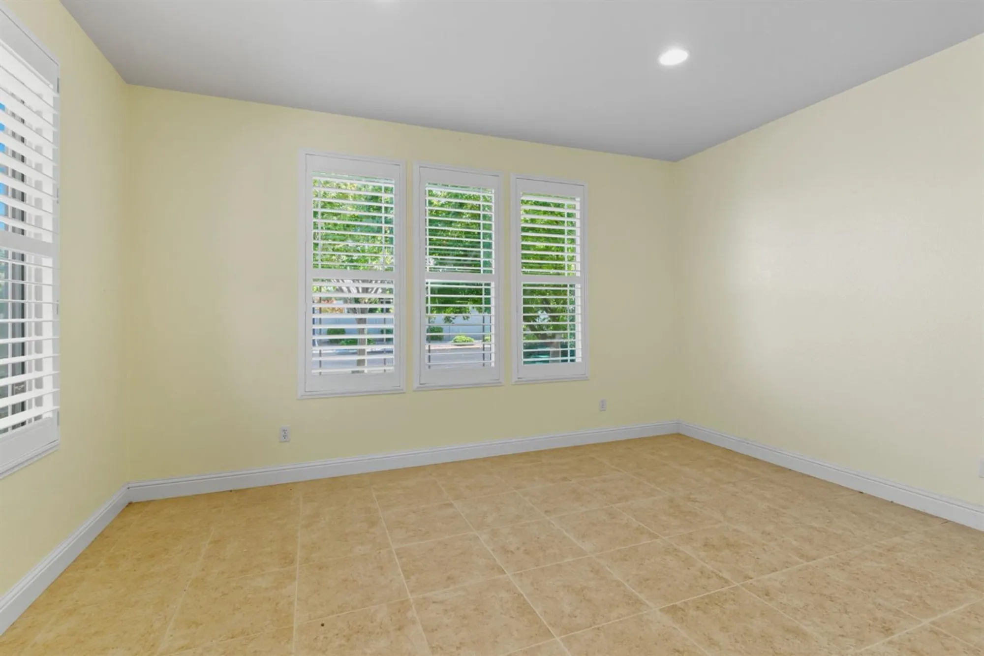 Property Slideshow image 16 of 39 | 2473 dutchwood ln, Manteca, CA, 95336