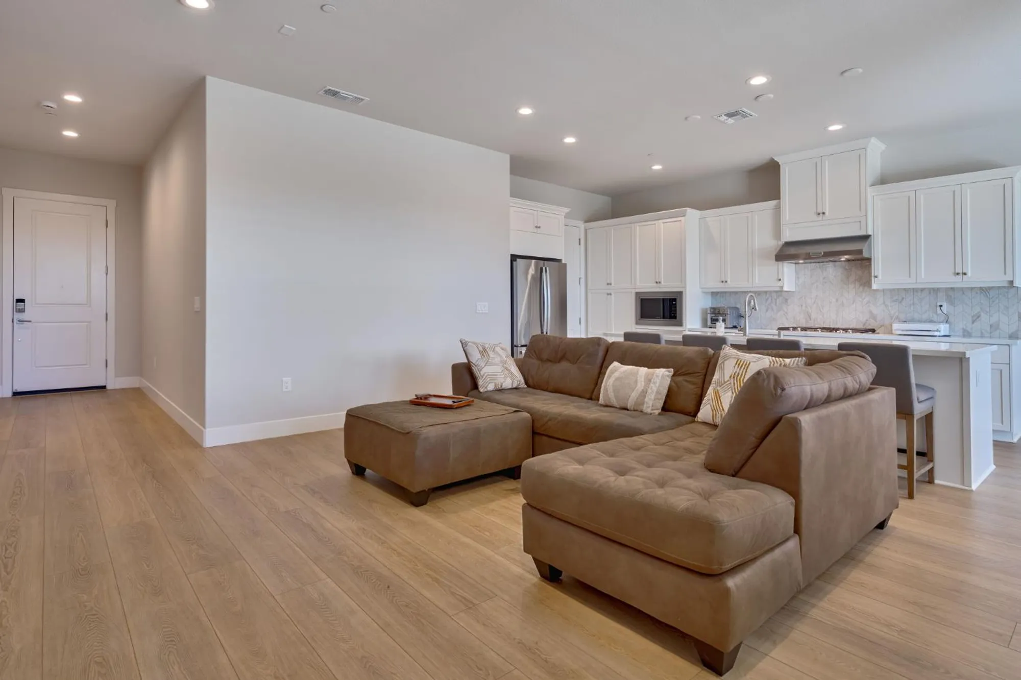 Property Slideshow image 7 of 44 | 4187 eagle view way, Folsom, CA, 95630