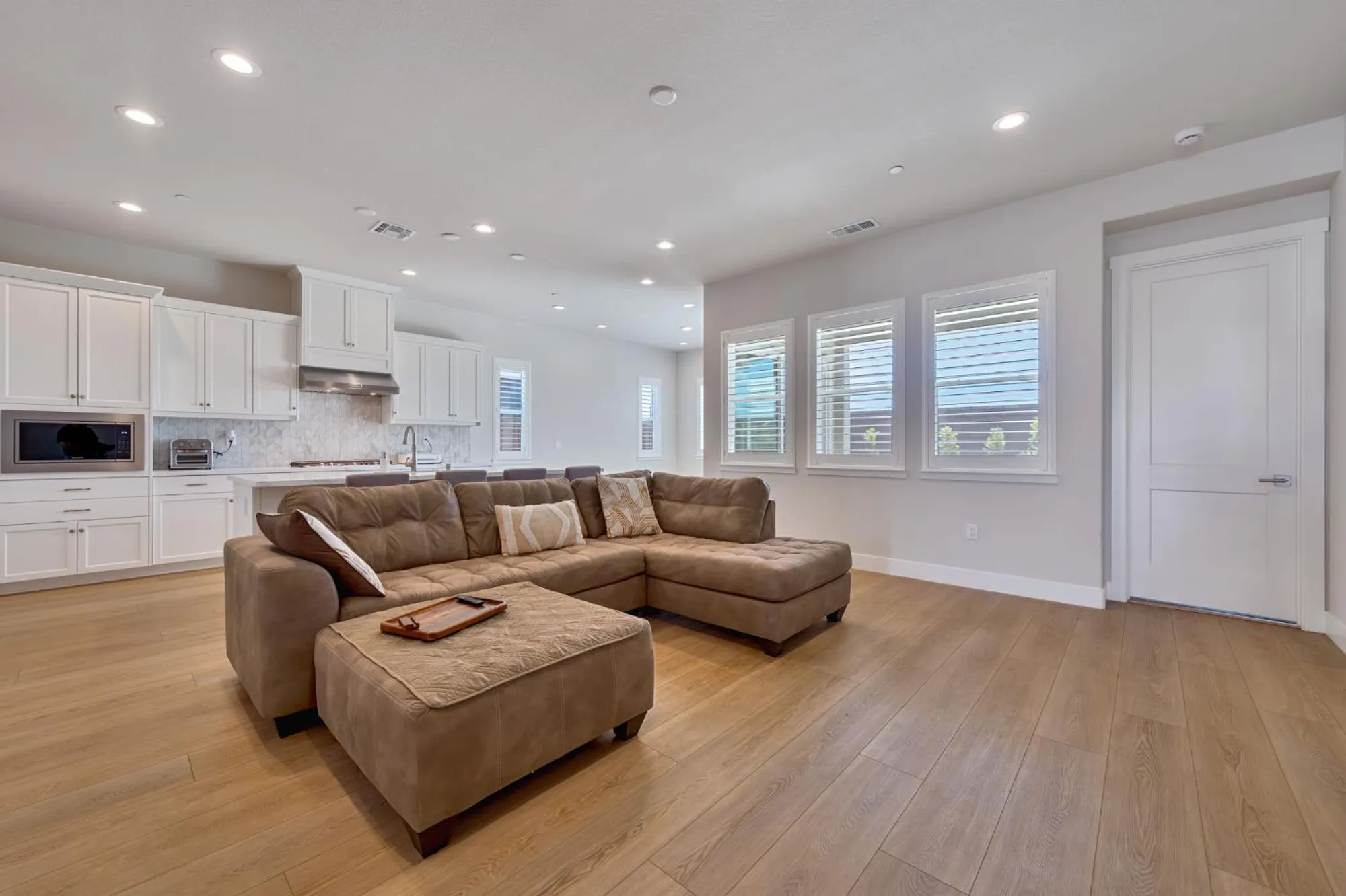 Property Slideshow image 5 of 44 | 4187 eagle view way, Folsom, CA, 95630