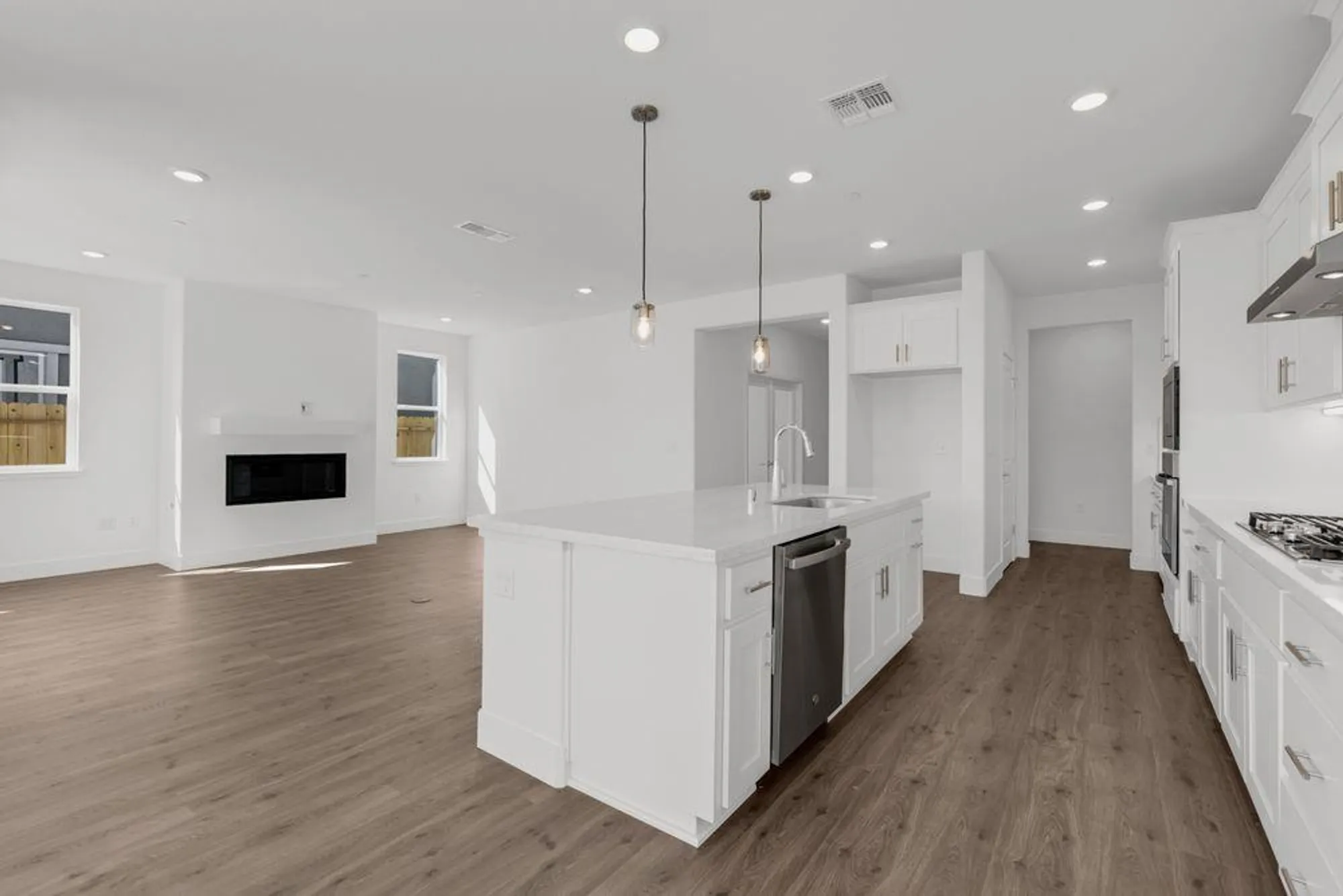 Property Slideshow image 5 of 55 | 10328 evangaline way, Elk Grove, CA, 95757