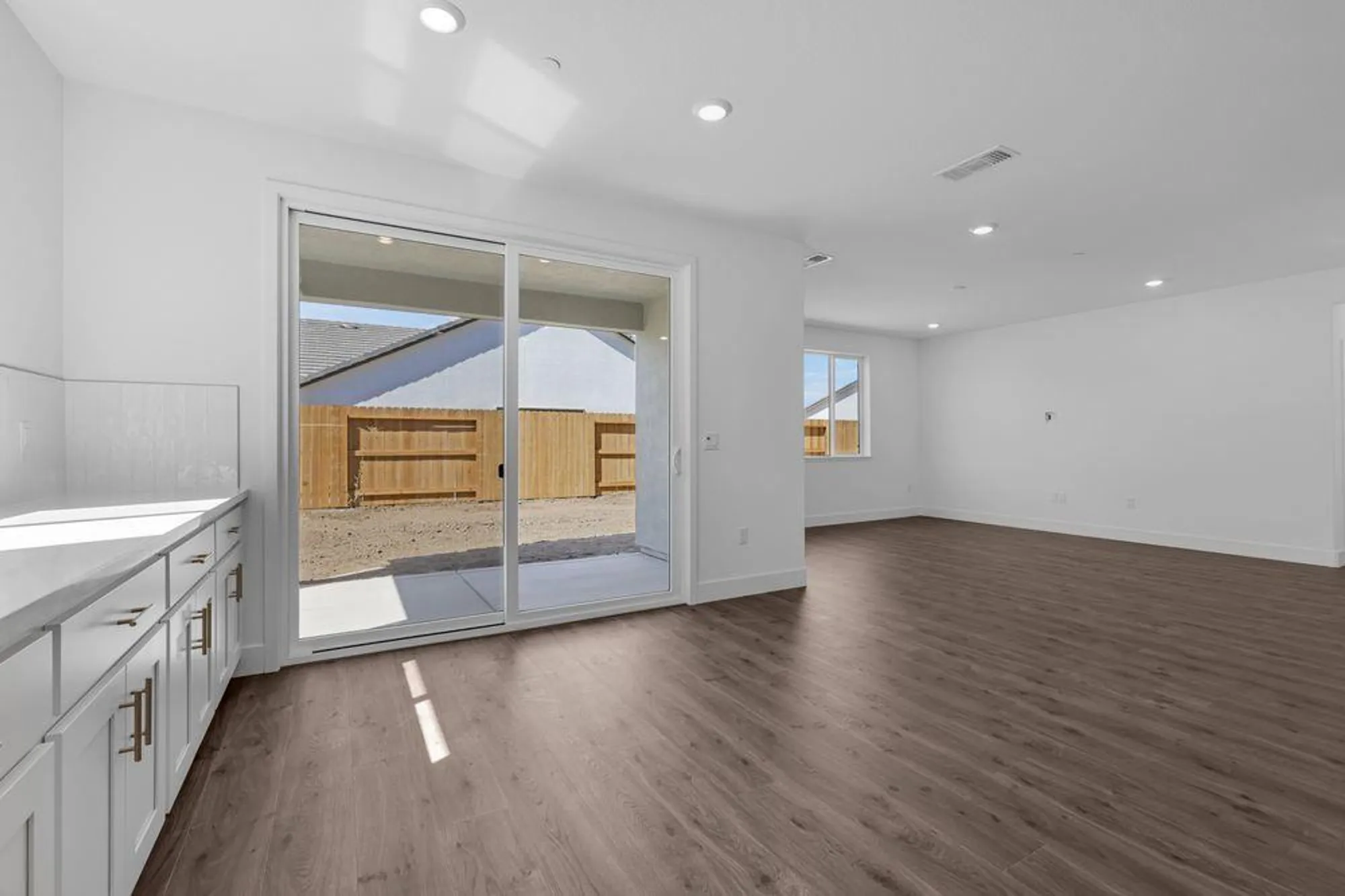 Property Slideshow image 11 of 43 | 10327 evangaline way, Elk Grove, CA, 95757