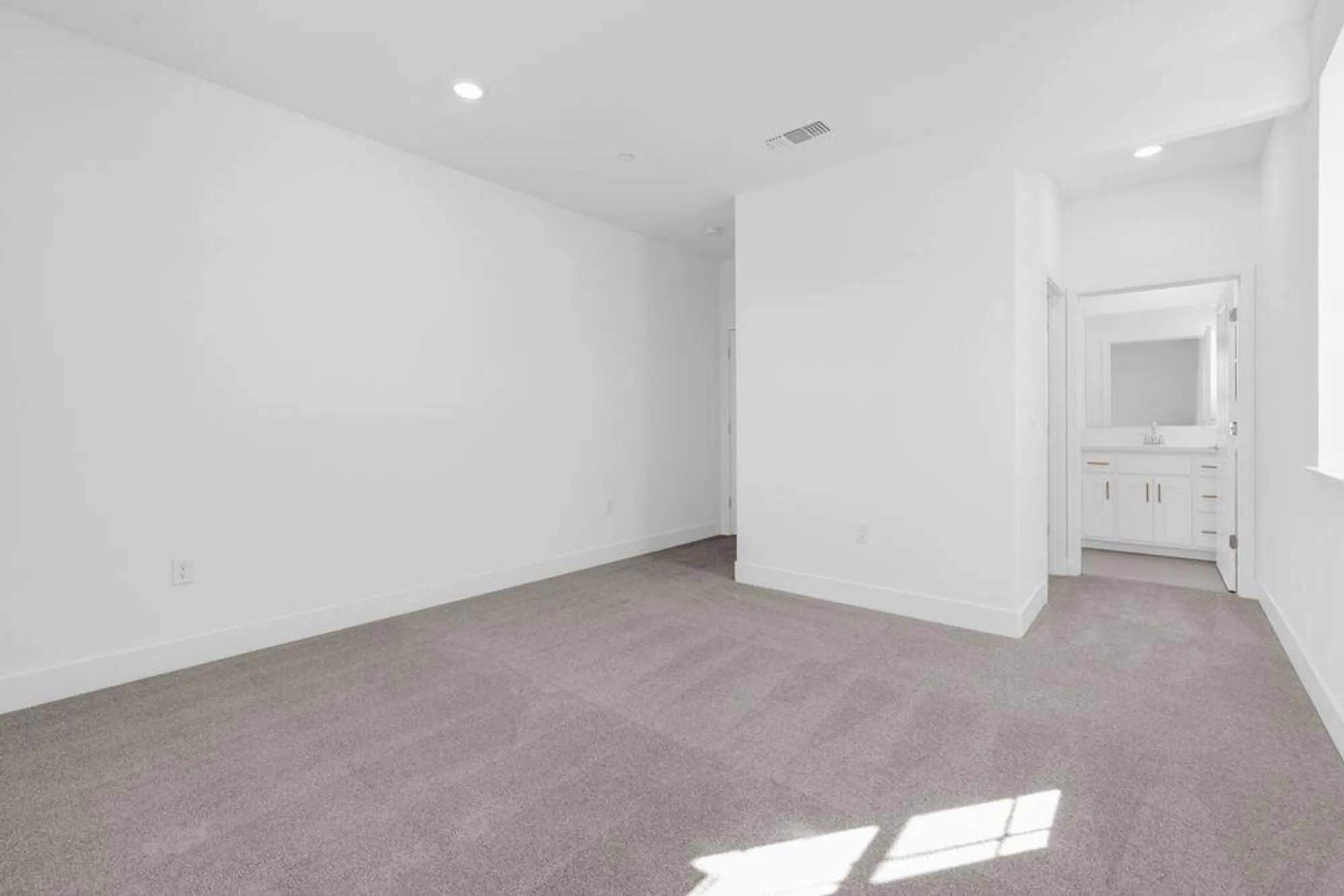 Property Slideshow image 21 of 55 | 10328 evangaline way, Elk Grove, CA, 95757